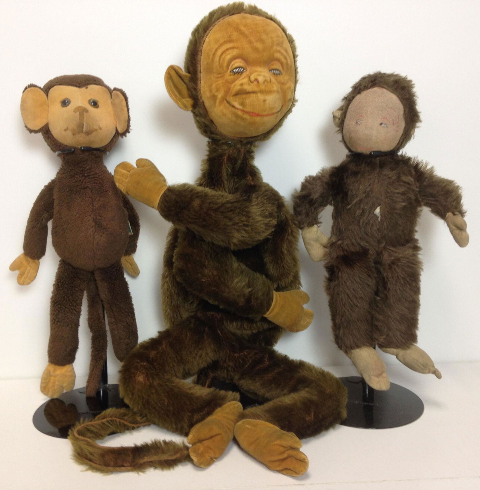 (3) VINTAGE PLUSH MONKEYS INCLUDING ZIPPER PAJAMA BAG: (3) VINTAGE PLUSH MONKEYS INCLUDING ZIPPER PAJAMA BAG AND DAKIN.