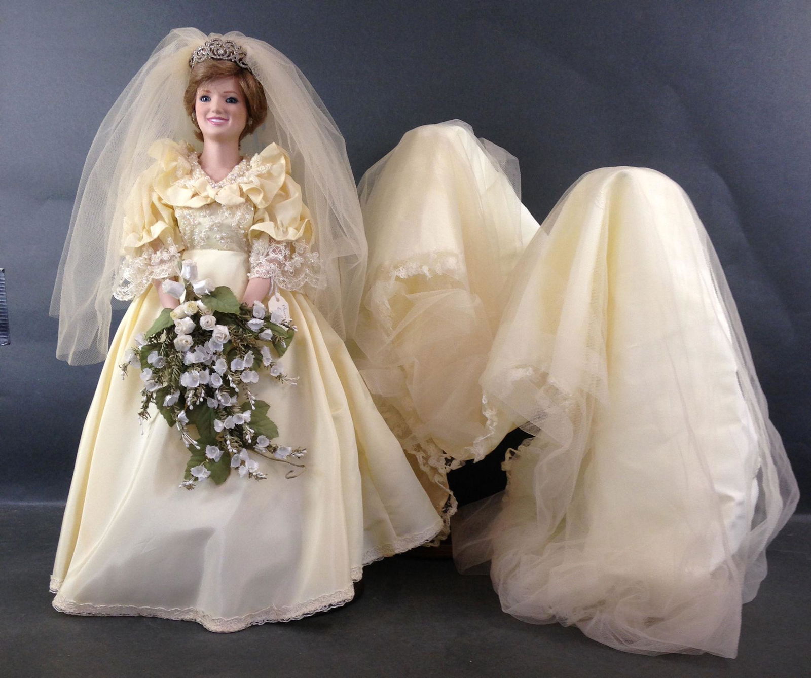 20" DANBURY MINT "THE PRINCESS DIANA BRIDE DOLL". COMES (1 of 2)
