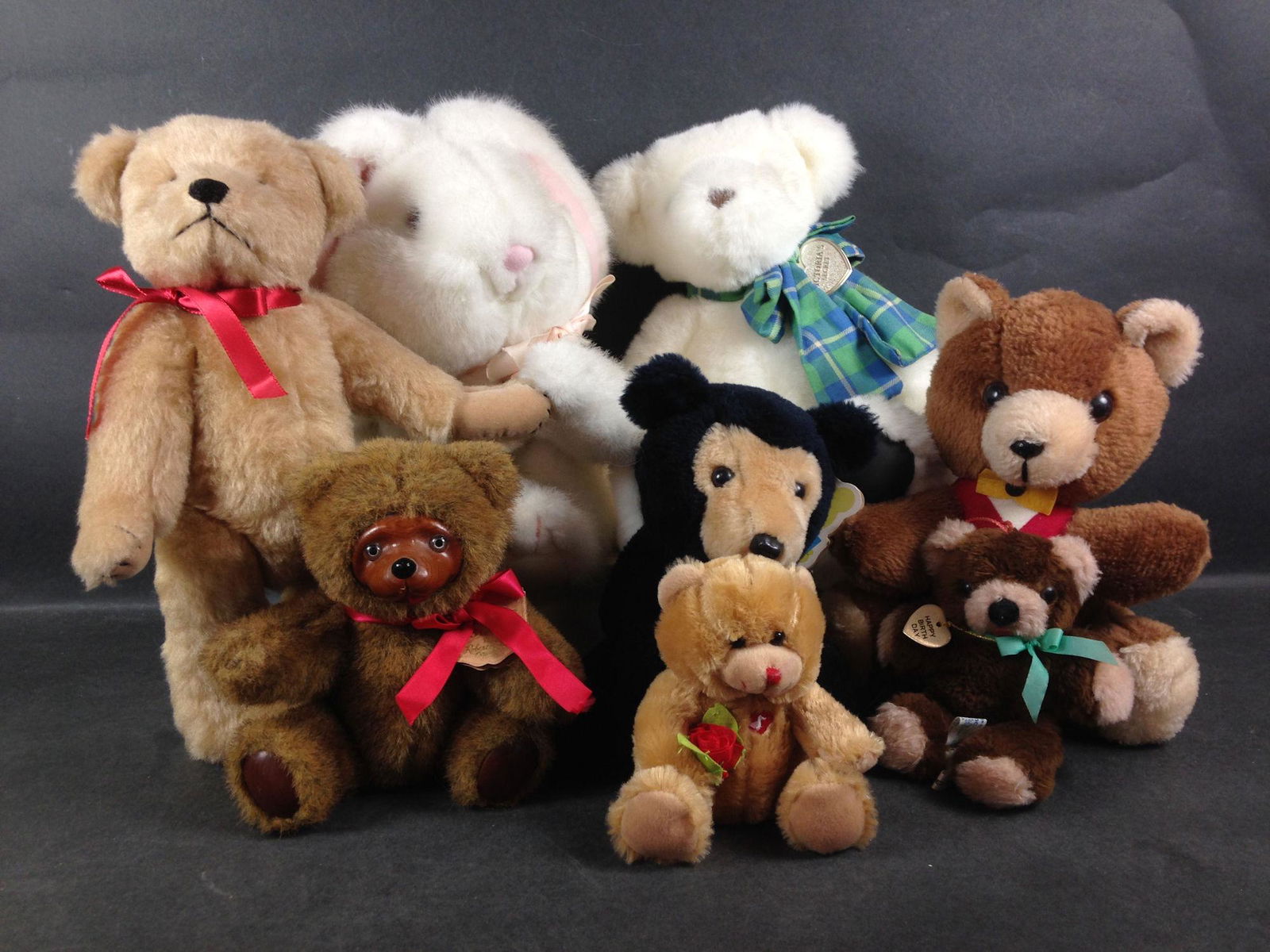 LOT OF PLUSH BEARS AND (1) RABBIT INCLUDING DAKIN AND (1 of 1)