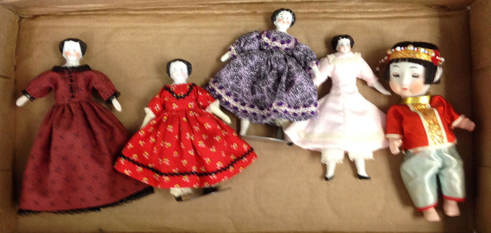 LOT OF (5) SMALL DOLLS INCLUDING (4) FLAT TOP CHINA (1 of 1)