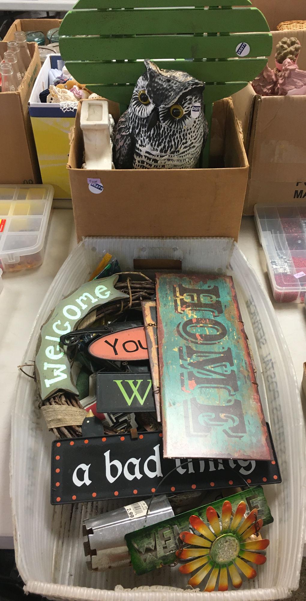 2 BOX LOTS GARDEN DÃ‰COR (1 of 3)