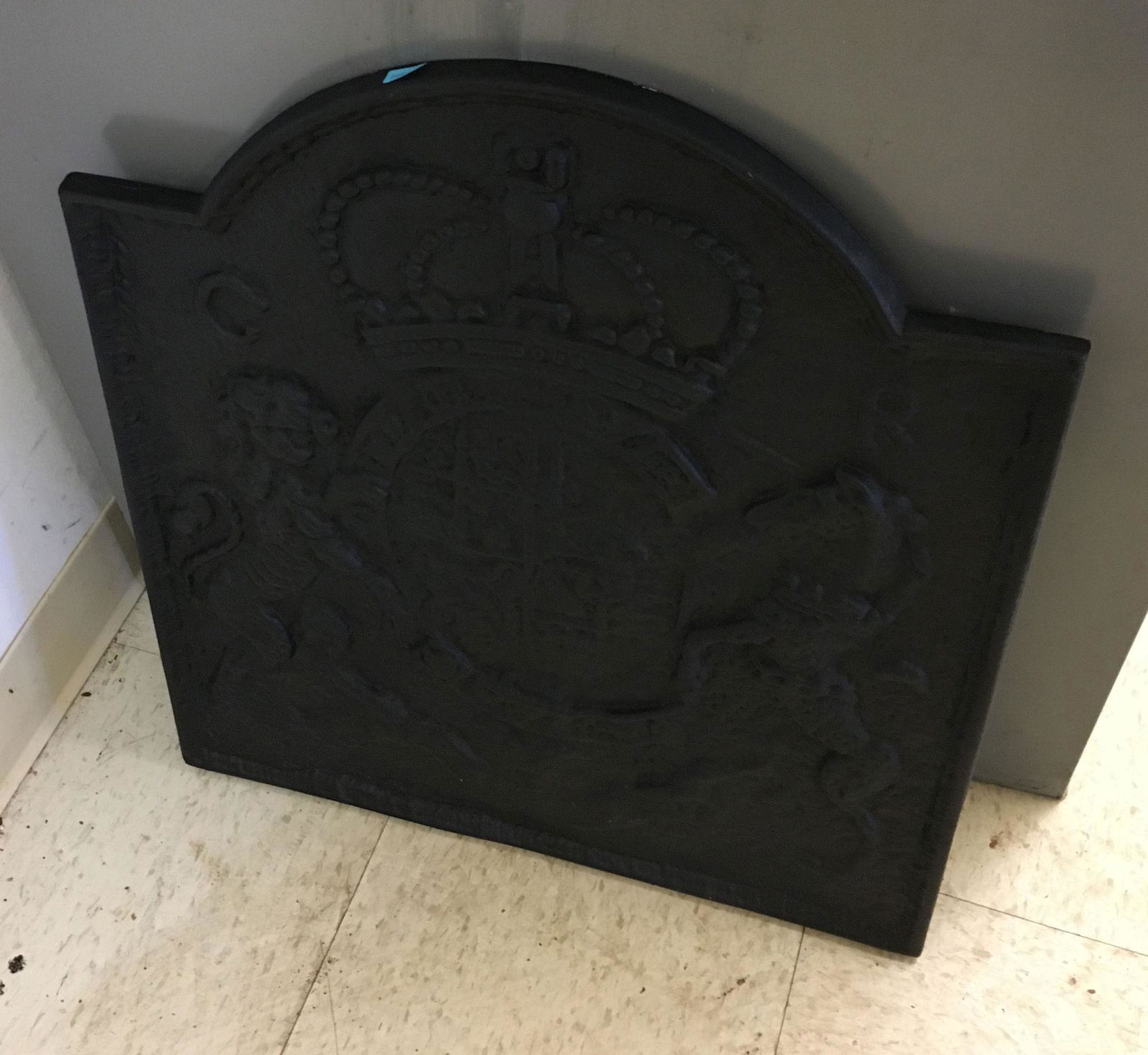 CAST IRON FIREPLACE COVER (1 of 1)