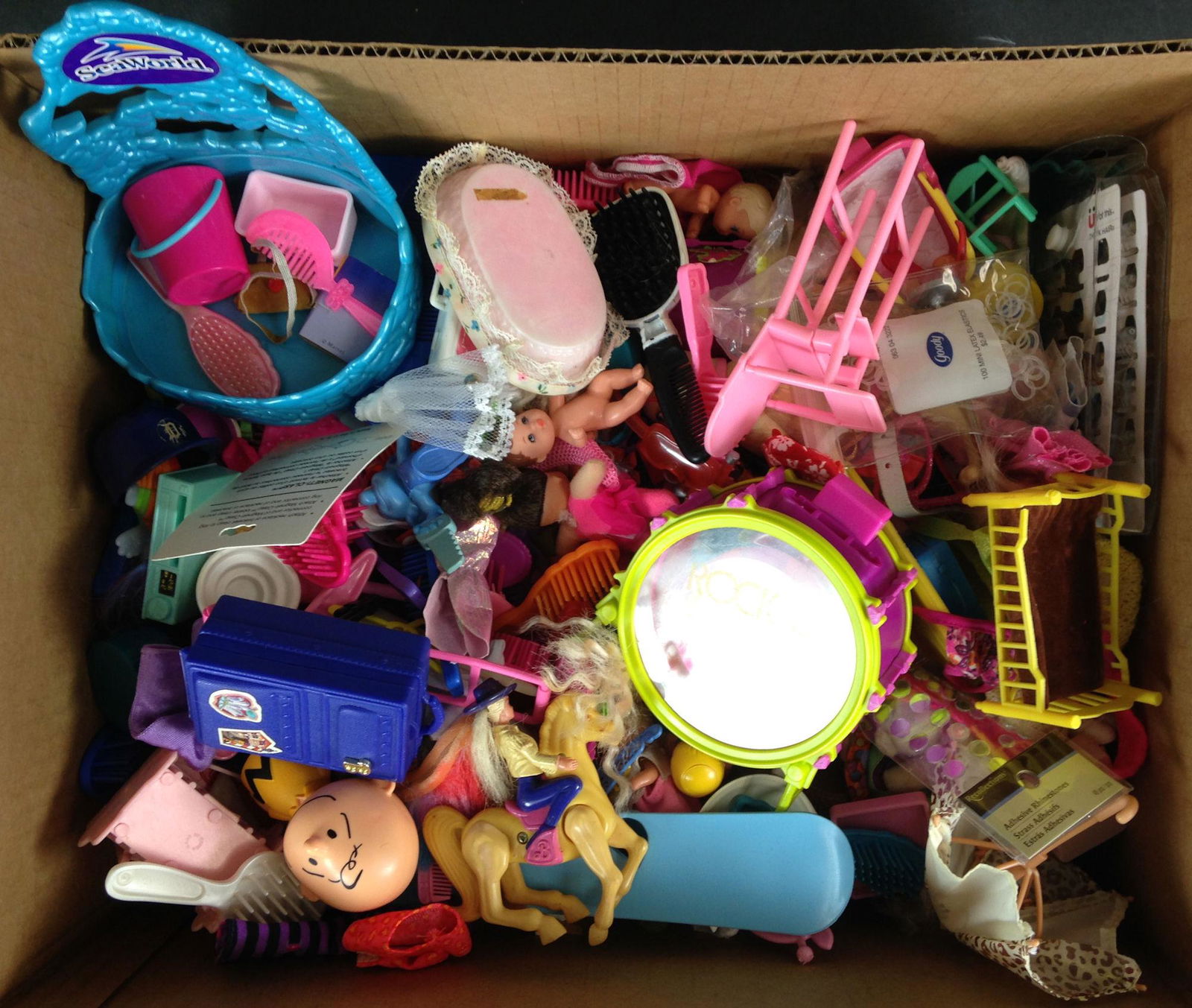 LOT OF SMALL ACCESSORIES FOR BARBIE AND FRIENDS: LOT OF SMALL ACCESSORIES FOR BARBIE AND FRIENDS INCLUDING SMALL DOLLS AND ROCKERS DRUM.