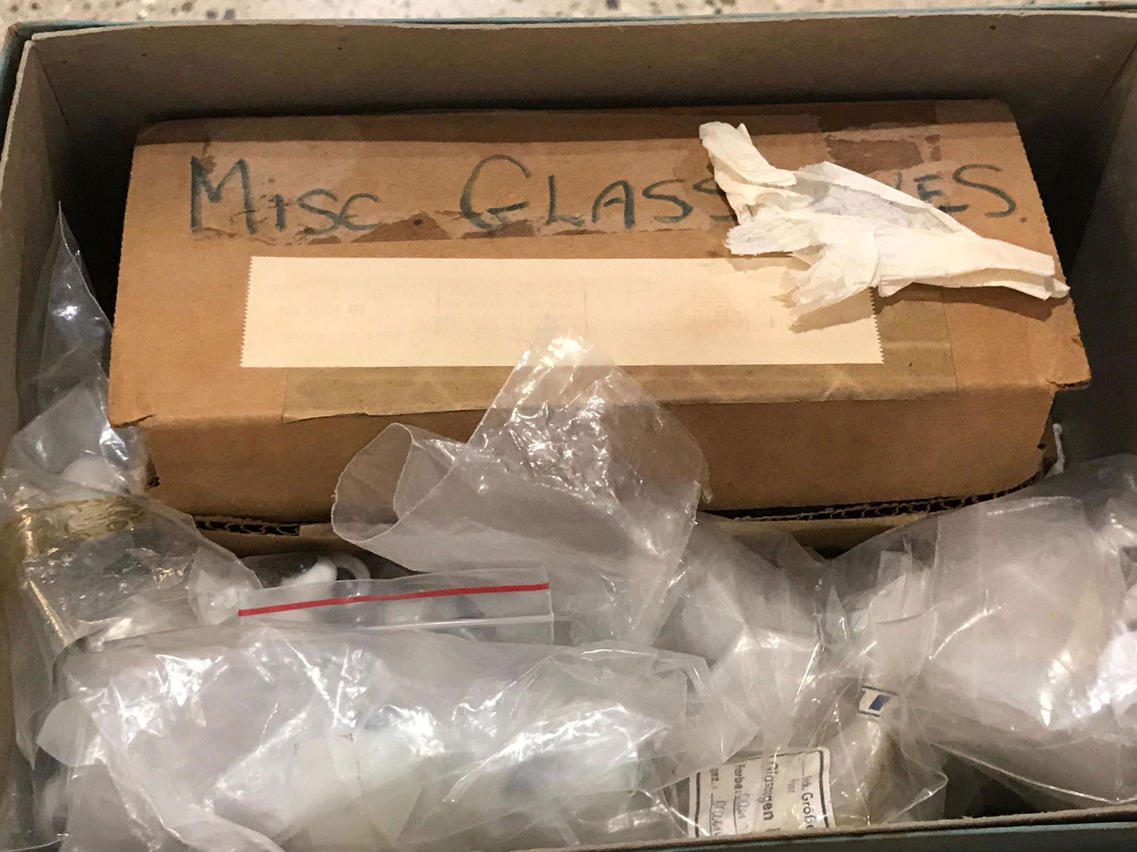 LOT MISCELLANEOUS SIZE DOLL EYES INCLUDING GLASS. (1 of 1)