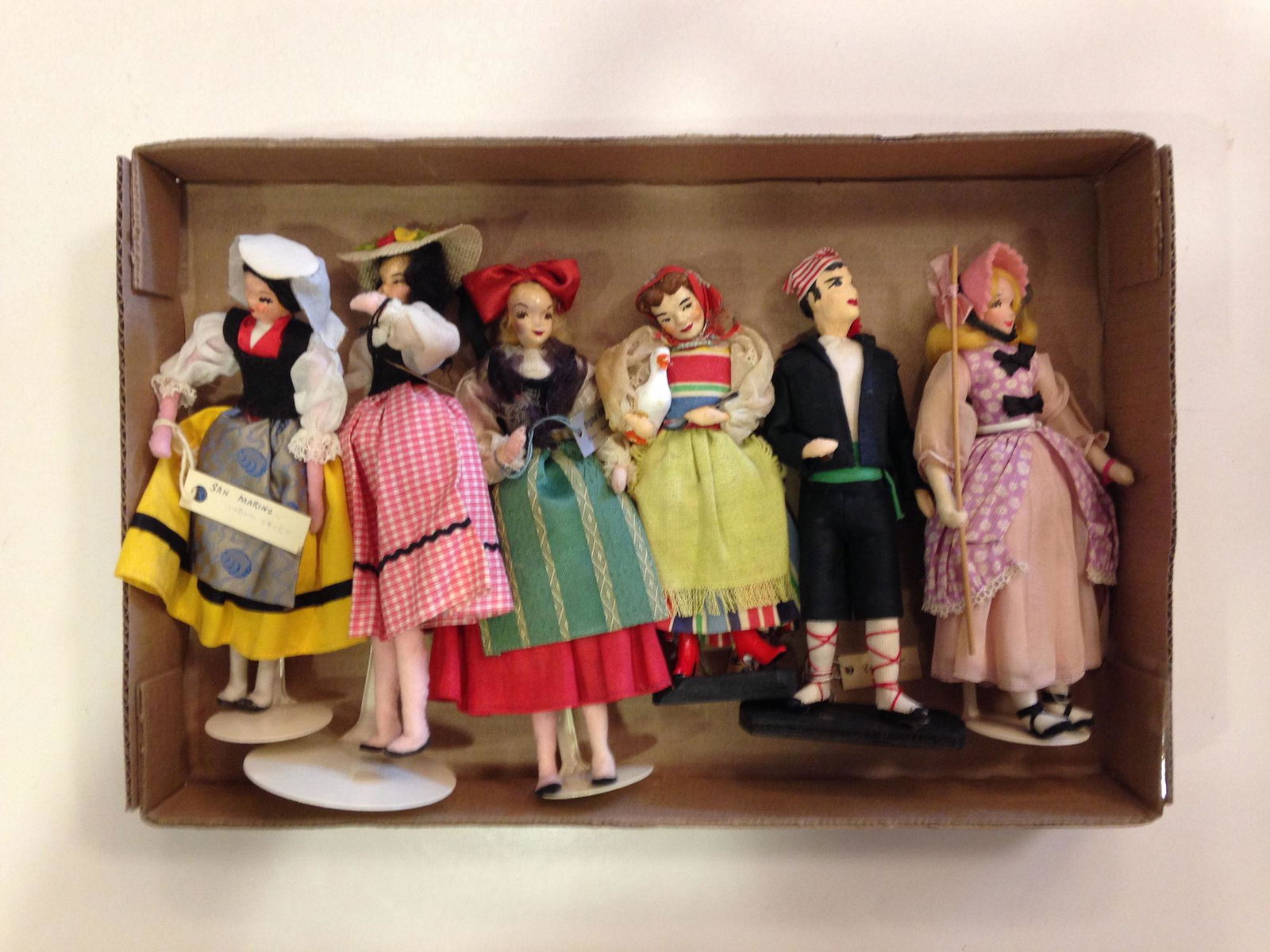 LOT (6) RAVCA COUNTRY DOLLS AND LITTLE BO PEEP. (1 of 1)