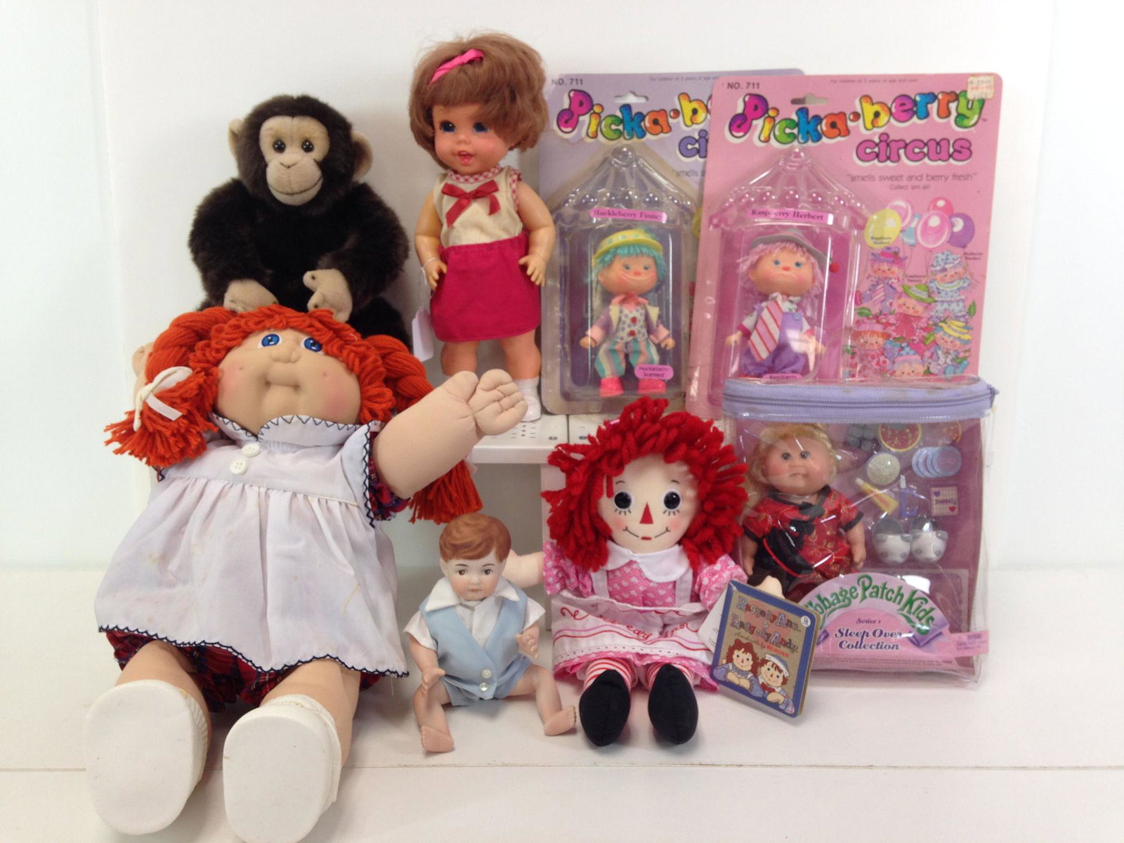 LOT OF MISCELLANEOUS DOLLS AND PLUSH INCLUDING (2) (1 of 3)