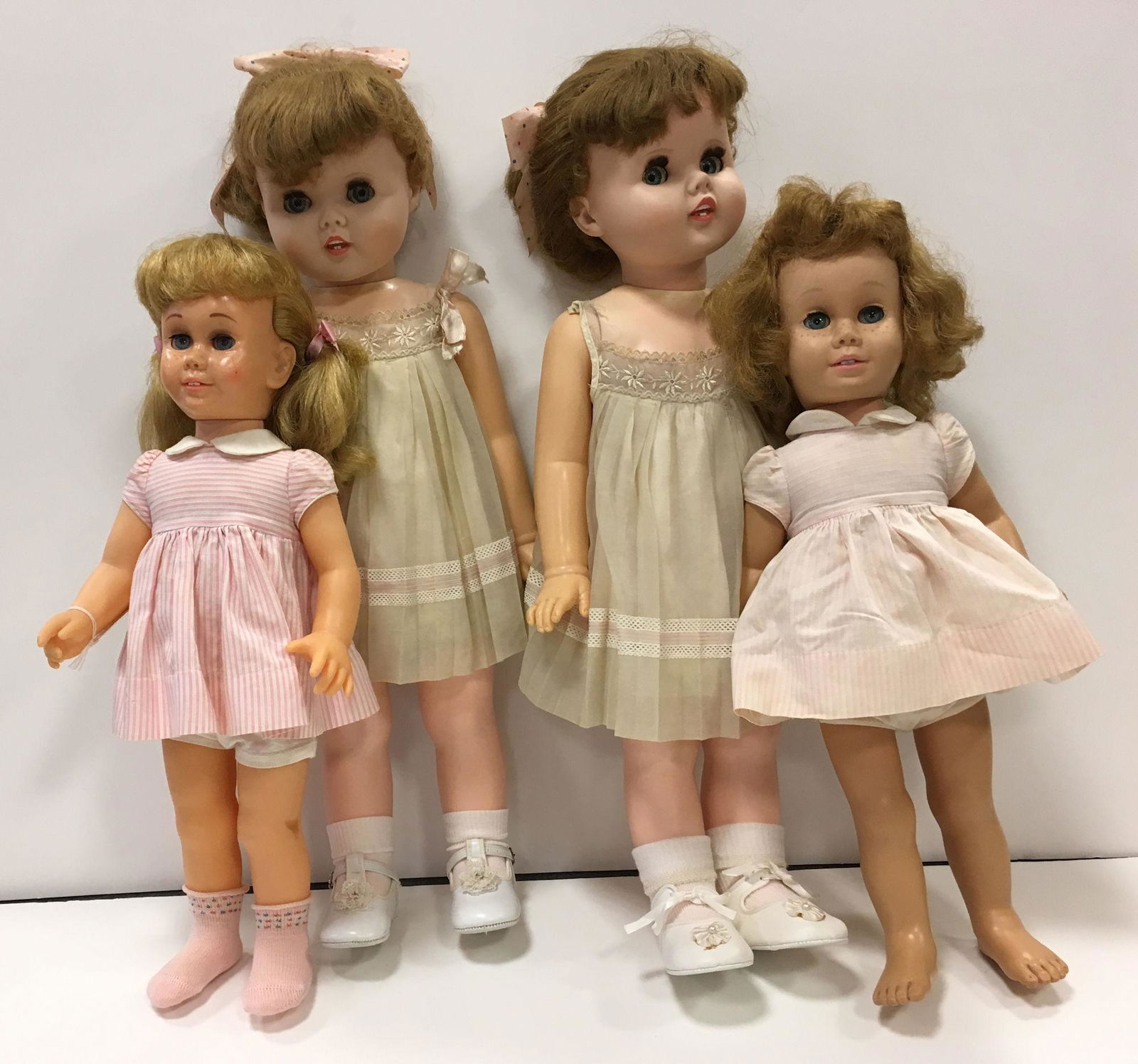 LOT OF (4) VINTAGE VINYL DOLLS INCLUDING (2) CHATTY (1 of 1)