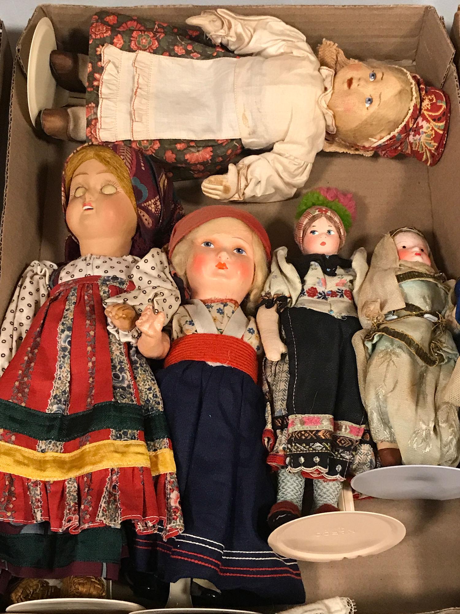 LOT (5) DOLLS, CLOTH AND COMPOSITION IN REGIONAL DRESS. (1 of 1)