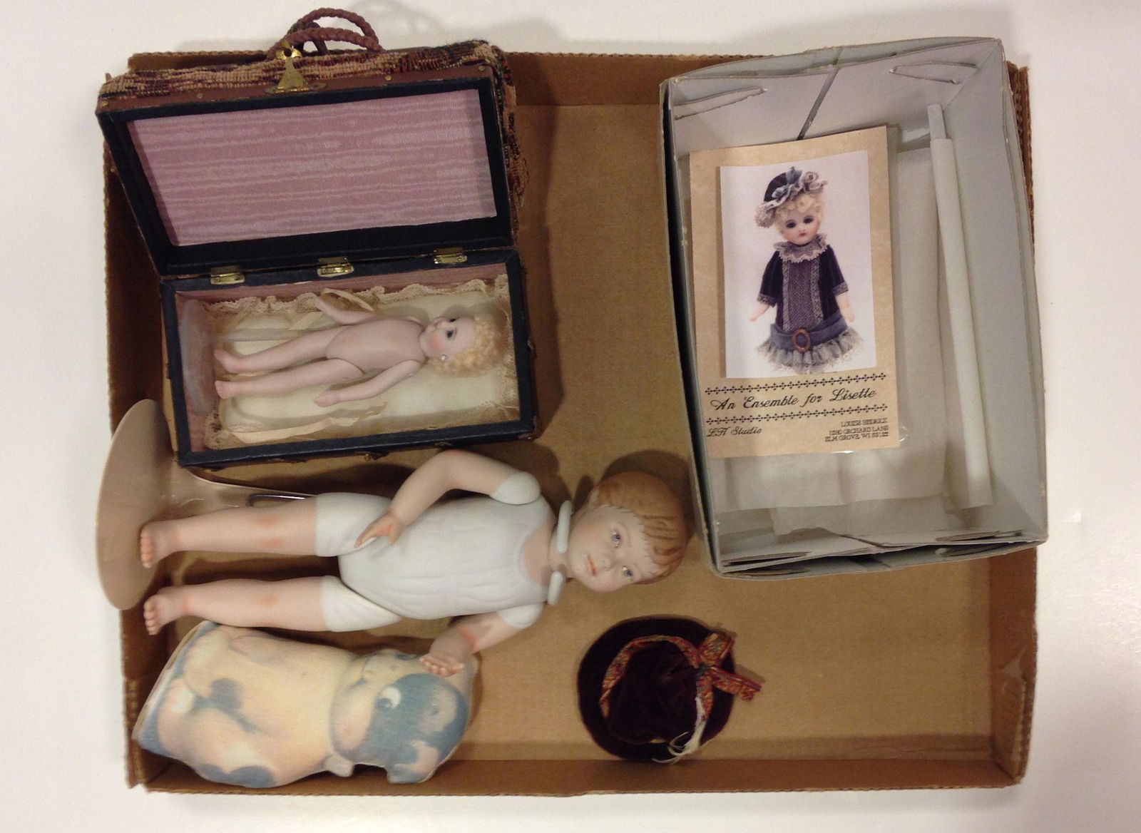 (2) UFDC CONVENTION SOUVENIR DOLLS INCLUDING LISETTE (1 of 2)