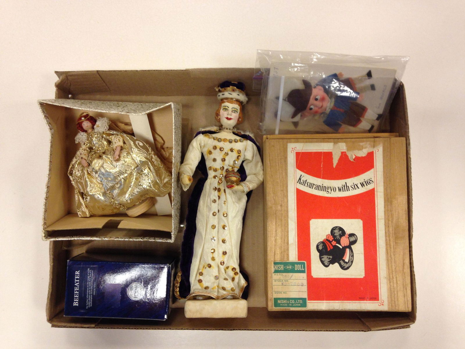 LOT MISC DOLL ITEMS INCLUDING ARTIST MADE QUEEN (1 of 1)