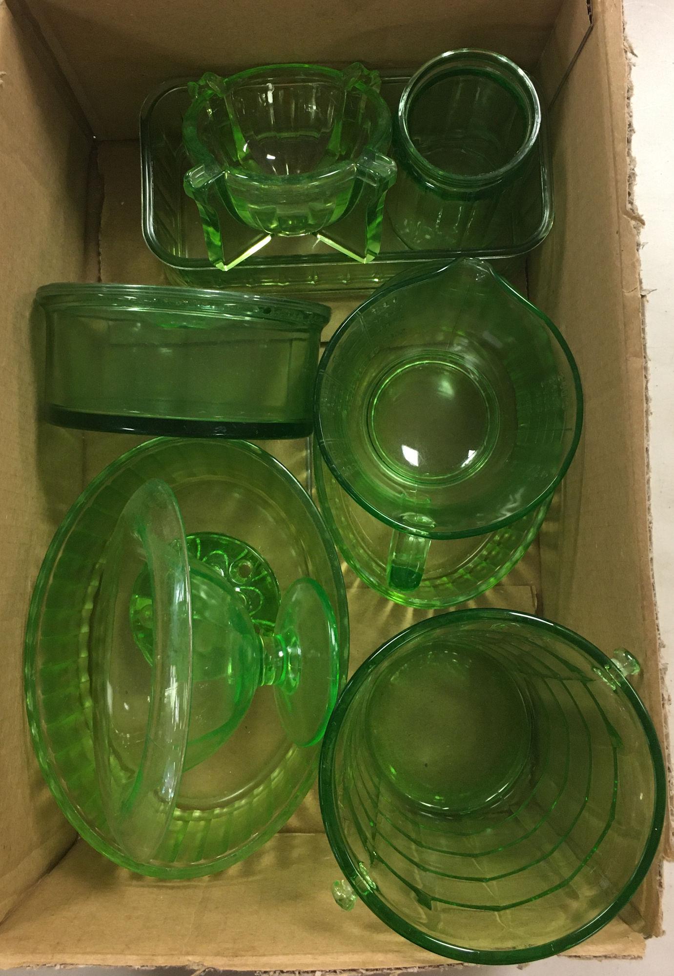 BOX LOT OF GREEN DEPRESSION ERA KITCHEN WARE, INCLUDING: BOX LOT OF GREEN DEPRESSION ERA KITCHEN WARE, INCLUDING ICE BUCKET, COVERED DISH, AND MEASURING CUP