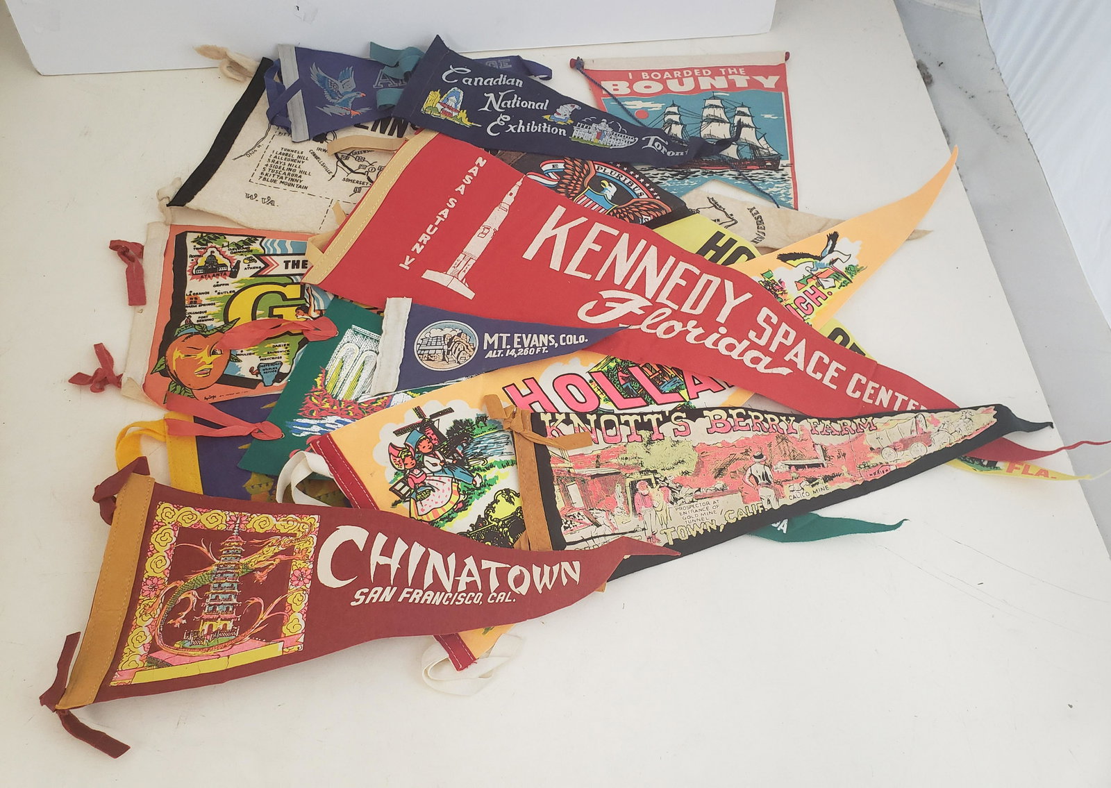 BOX LOT FELT PENNANTS: BOX LOT FELT PENNANTS
