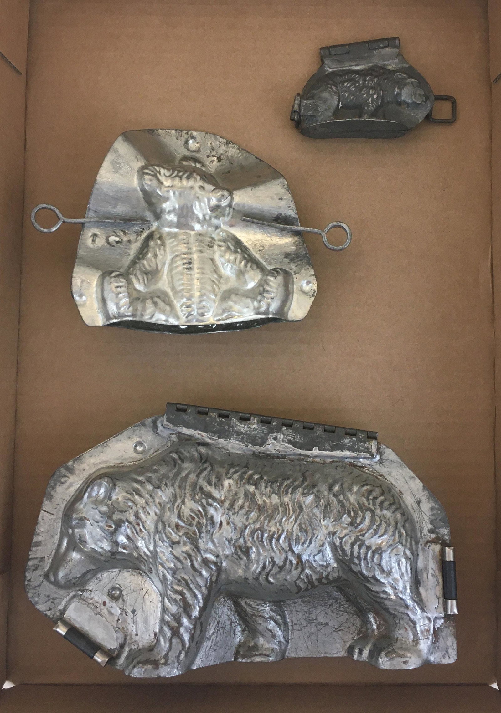 BOX LOT OF (3) TIN CHOCOLATE BEAR CANDY MOLDS: BOX LOT OF (3) TIN CHOCOLATE BEAR CANDY MOLDS