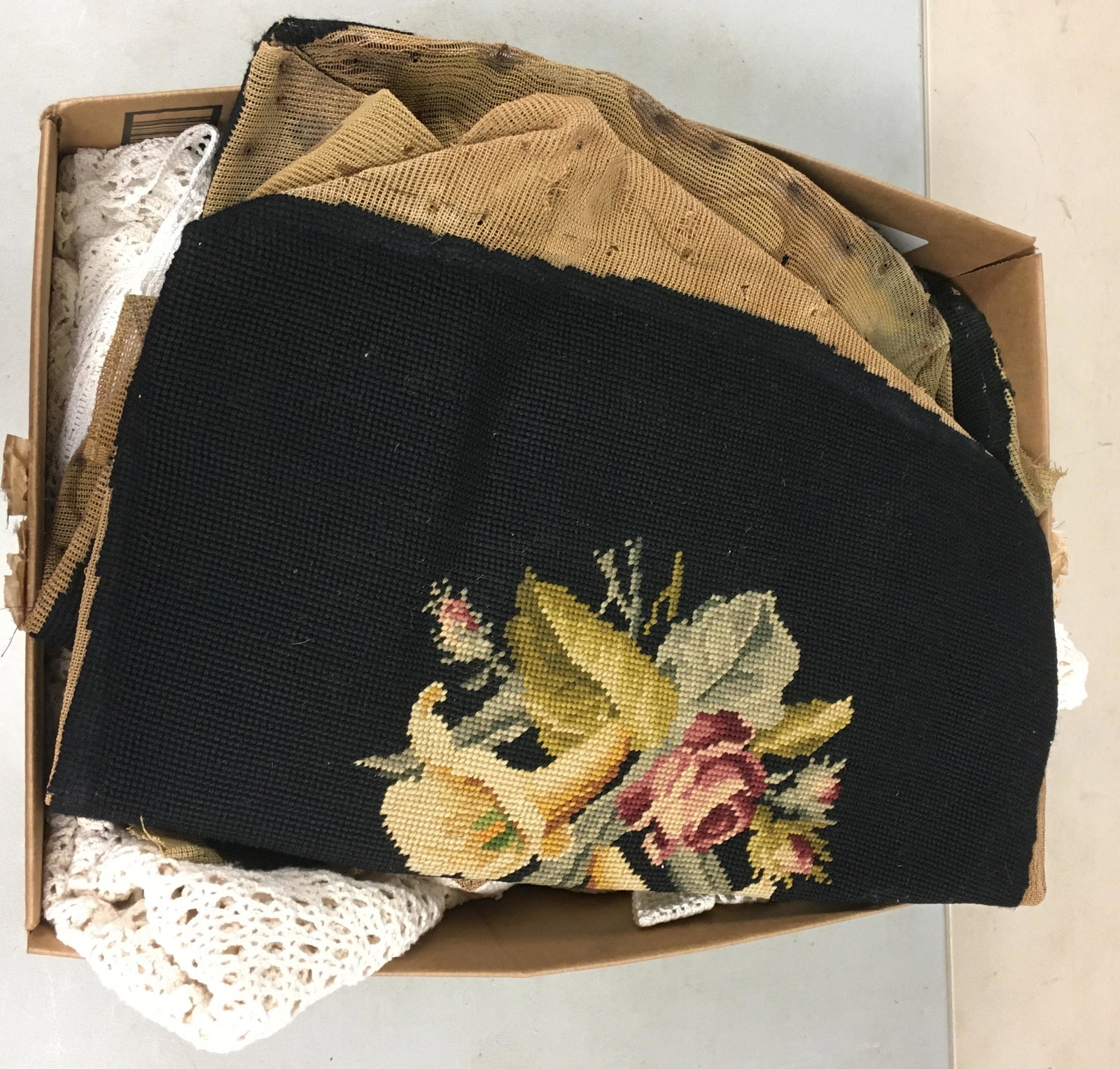 BOX LOT OF LACE TABLECLOTHS INCLUDING 7 EMBROIDERED: BOX LOT OF LACE TABLECLOTHS INCLUDING 7 EMBROIDERED CHAIR COVERS
