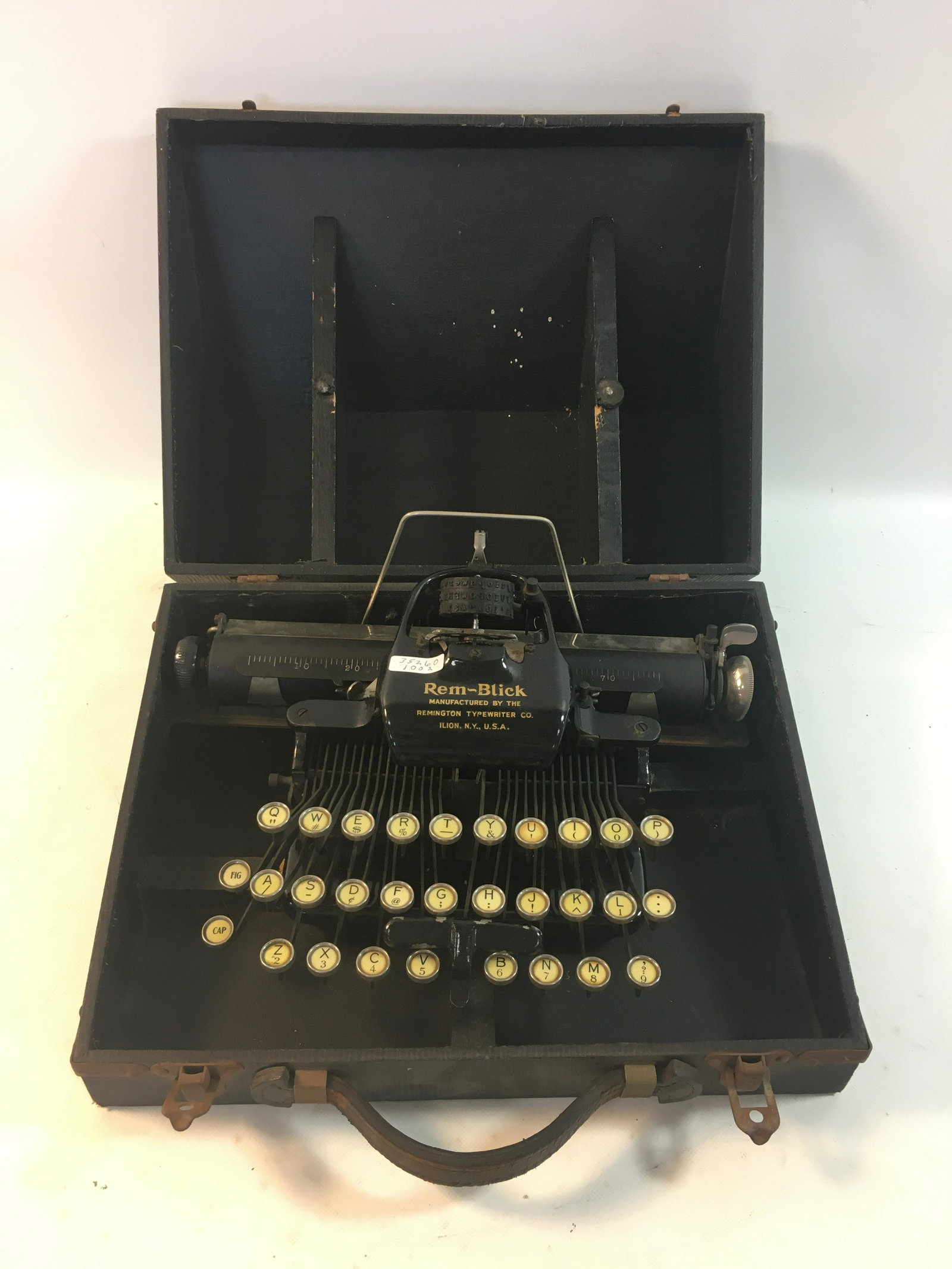 REM-BLICK PORTABLE TYPEWRITER IN CASE: REM-BLICK PORTABLE TYPEWRITER IN CASE
