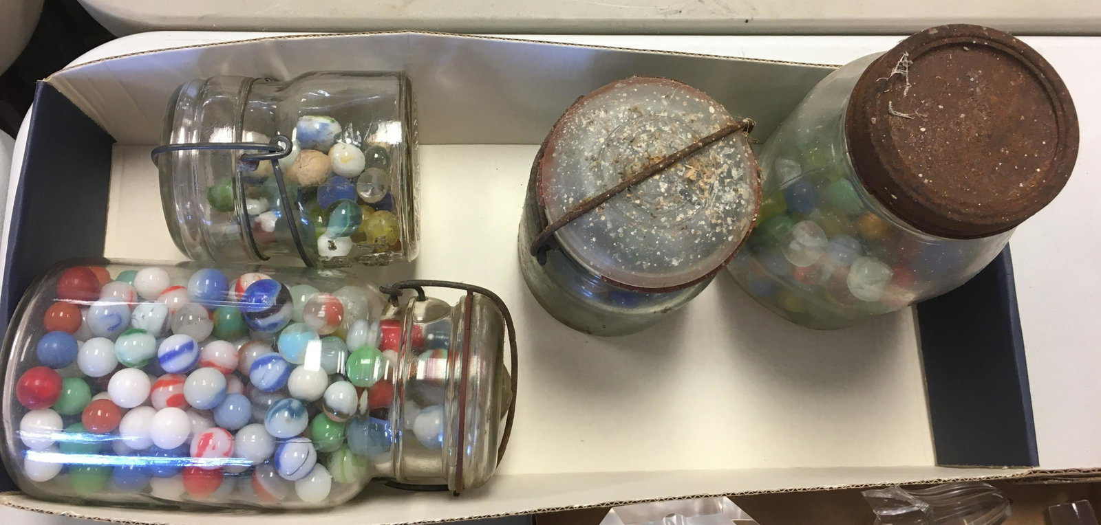 BOX LOT OF MARBLES: BOX LOT OF MARBLES
