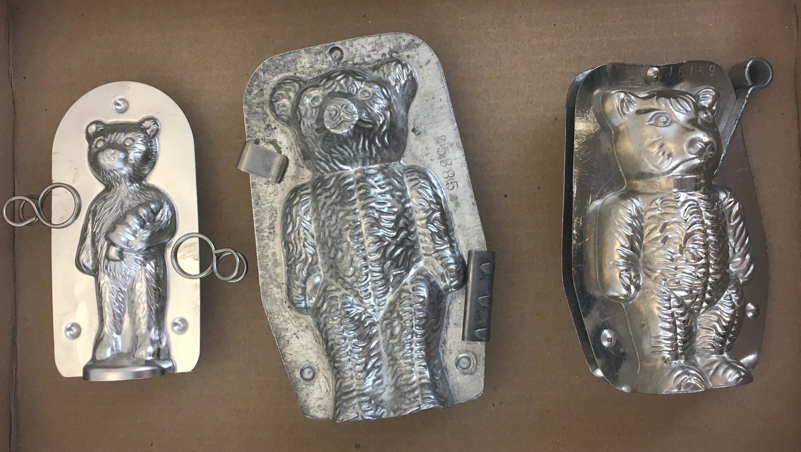 BOX LOT OF (3) TIN CHOCOLATE BEAR CANDY MOLDS: BOX LOT OF (3) TIN CHOCOLATE BEAR CANDY MOLDS
