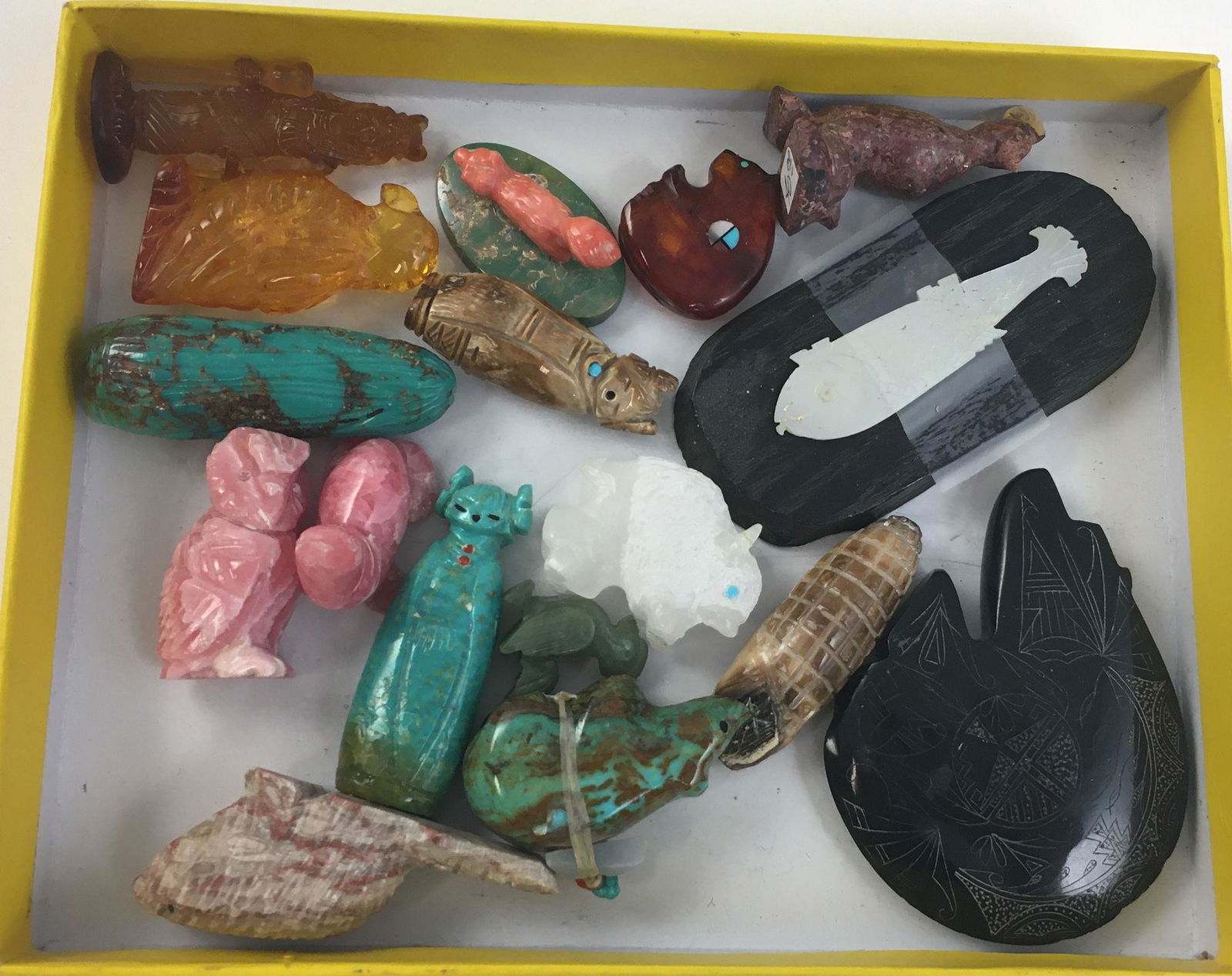 BOX LOT OVER A DOZEN CARVED SEMI-PRECIOUS STONE (1 of 3)