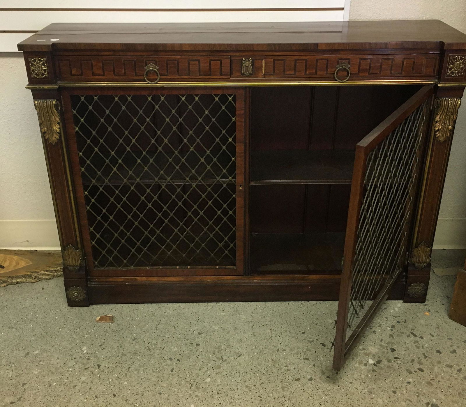 BANDED MAHOGANY REGENCY STYLE BREAK FRONT BOOKCASE, (1 of 1)