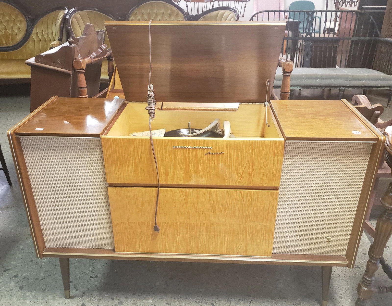 MID CENTURY GRUNDIG MAJESTIC CABINET MODEL STEREO (1 of 2)