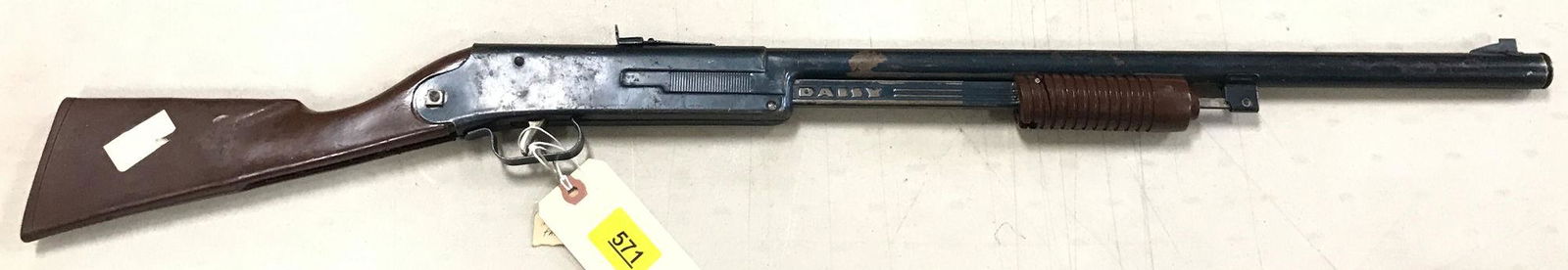 DAISY MODEL 107 BB GUN SN: G791621, BROKEN. CAUTION: DAISY MODEL 107 BB GUN SN: G791621, BROKEN. CAUTION OLD BB GUNS HAVE BEEN CHECKED FOR BBs BUT NOT A GUARANTEE *********DOES NOT NEED CALLED IN*******BY BIDDING ON THIS LOT BUYER ACCEPTS RESPONSIBILITY
