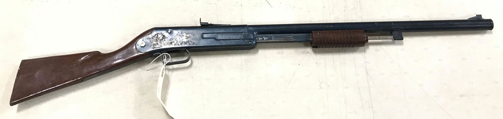 DAISY MODEL 107 BB GUN SN: G802886, BROKEN. CAUTION: DAISY MODEL 107 BB GUN SN: G802886, BROKEN. CAUTION OLD BB GUNS HAVE BEEN CHECKED FOR BBs BUT NOT A GUARANTEE *********DOES NOT NEED CALLED IN*******BY BIDDING ON THIS LOT BUYER ACCEPTS RESPONSIBILITY