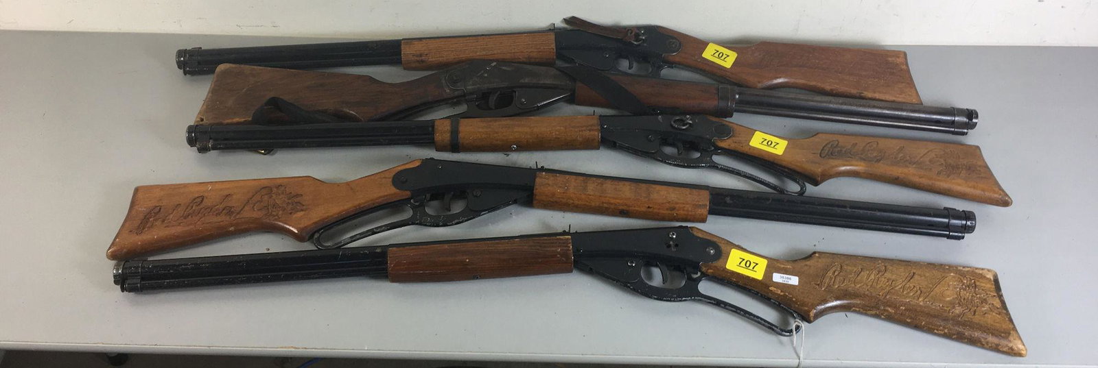LOT OF (5) DAISY MODEL RED RYDER CARBINE BB GUNS,: LOT OF (5) DAISY MODEL RED RYDER CARBINE BB GUNS, BROKEN. CAUTION OLD BB GUNS HAVE BEEN CHECKED FOR BBs BUT NOT A GUARANTEE *********DOES NOT NEED CALLED IN*******BY BIDDING ON THIS LOT BUYER ACCEPTS 