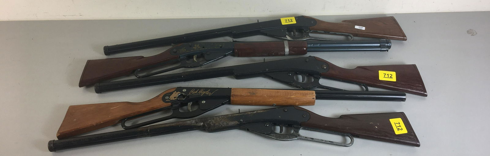 LOT OF (5) DAISY YOUTH BB GUNS INCLUDING, MODEL 36,: LOT OF (5) DAISY YOUTH BB GUNS INCLUDING, MODEL 36, MODEL 938, AND MODEL 94, BROKEN. CAUTION OLD BB GUNS HAVE BEEN CHECKED FOR BBs BUT NOT A GUARANTEE *********DOES NOT NEED CALLED IN*******BY BIDDING