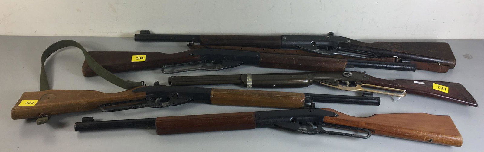 LOT OF (5) DAISY BB GUNS INCLUDING MODELS 99 AND 660,: LOT OF (5) DAISY BB GUNS INCLUDING MODELS 99 AND 660, BROKEN. CAUTION OLD BB GUNS HAVE BEEN CHECKED FOR BBs BUT NOT A GUARANTEE *********DOES NOT NEED CALLED IN*******BY BIDDING ON THIS LOT BUYER ACCE