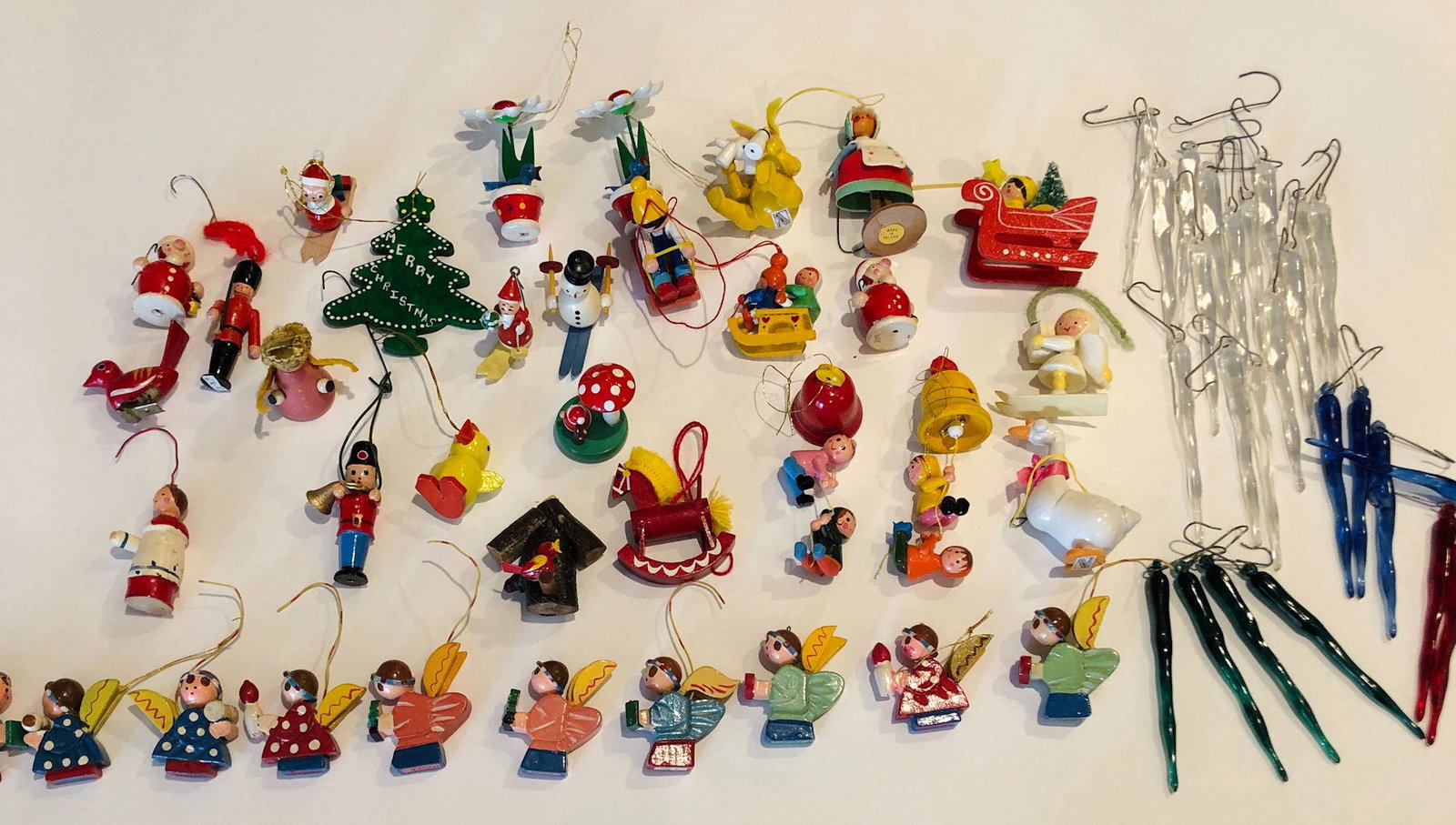BOX LOT CHRISTMAS INCLUDING WOODEN ORNAMENTS AND 4": BOX LOT CHRISTMAS INCLUDING WOODEN ORNAMENTS AND 4" PLASTIC ICICLES