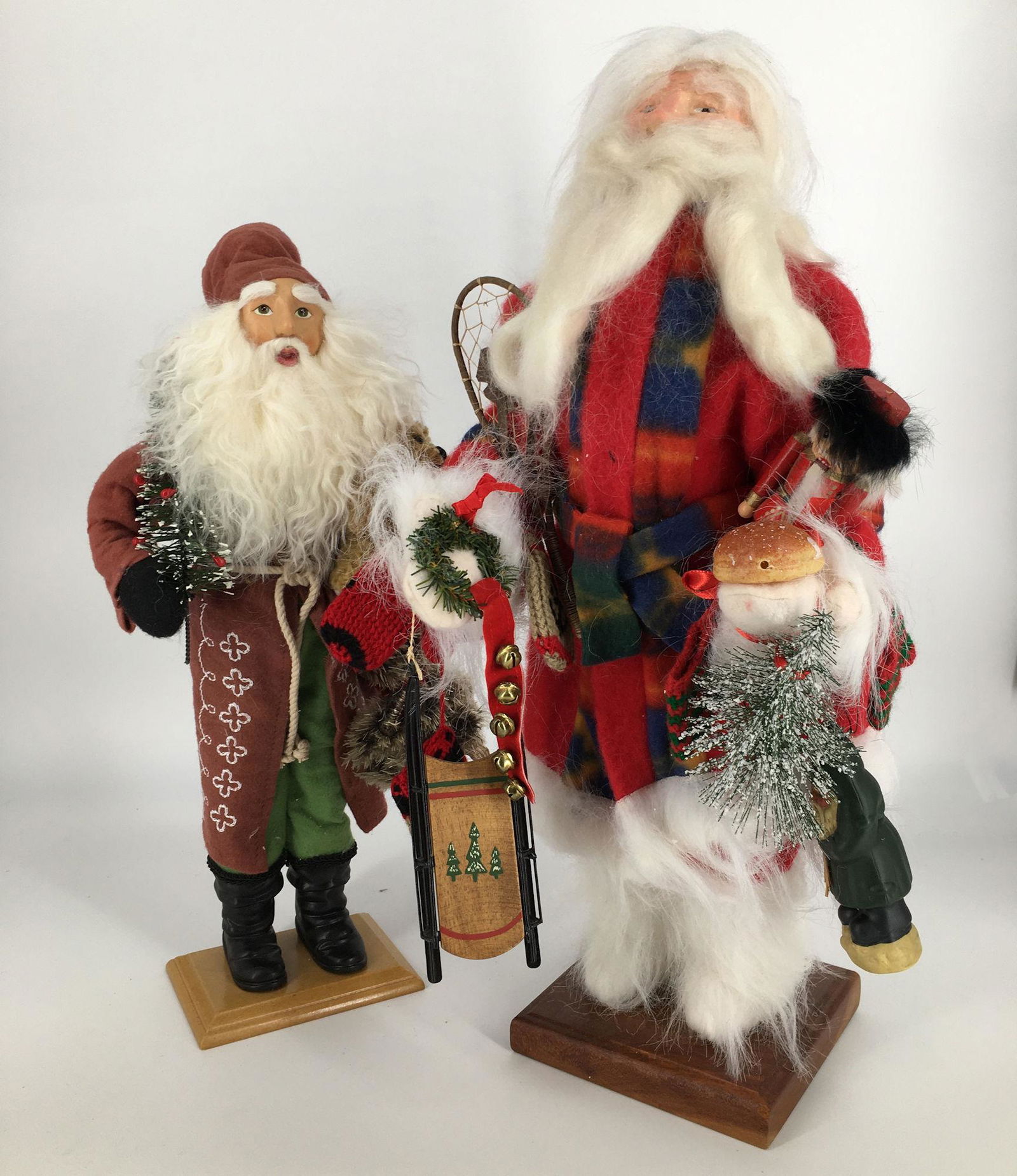 BOX LOT CHRISTMAS INCLUDING TWO SANTAS ON STANDS. (1 of 1)