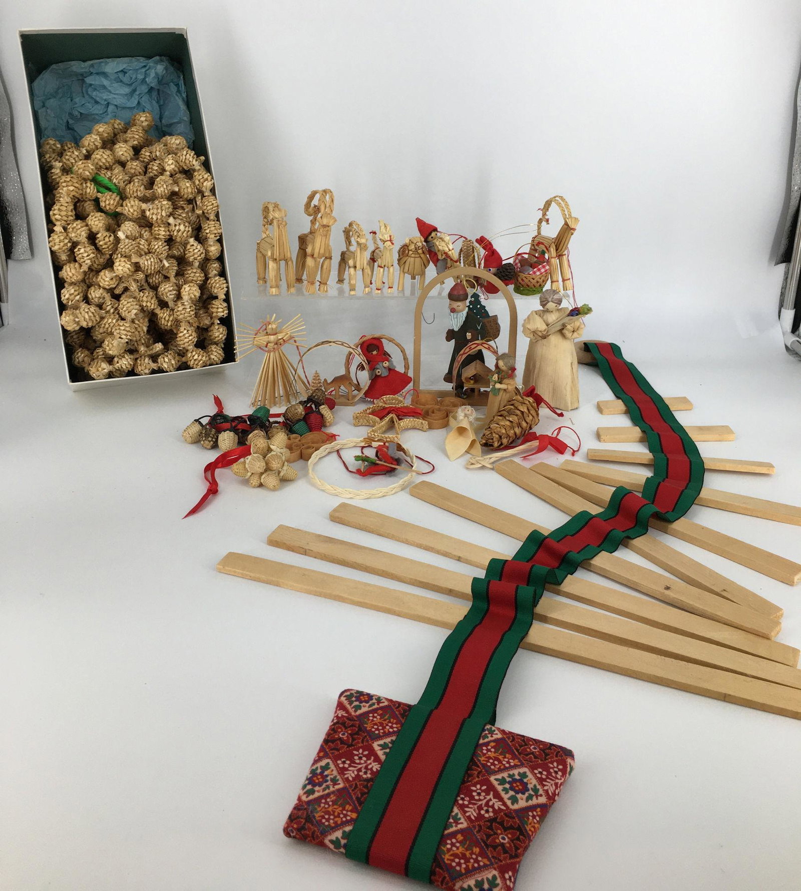 BOX LOT CHRISTMAS INCLUDING SWEDISH AND SWEDISH: BOX LOT CHRISTMAS INCLUDING SWEDISH AND SWEDISH INSPIRED ORNAMENTS INCLUDING STRAW GARLAND 6- 6' STRANDS