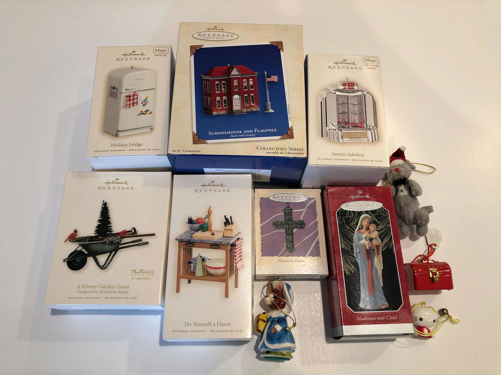 BOX LOT CHRISTMAS INCLUDING HALLMARK ORNAMENTS. HELLO: BOX LOT CHRISTMAS INCLUDING HALLMARK ORNAMENTS. HELLO KITTY LUNCHBOX IS 1.5"