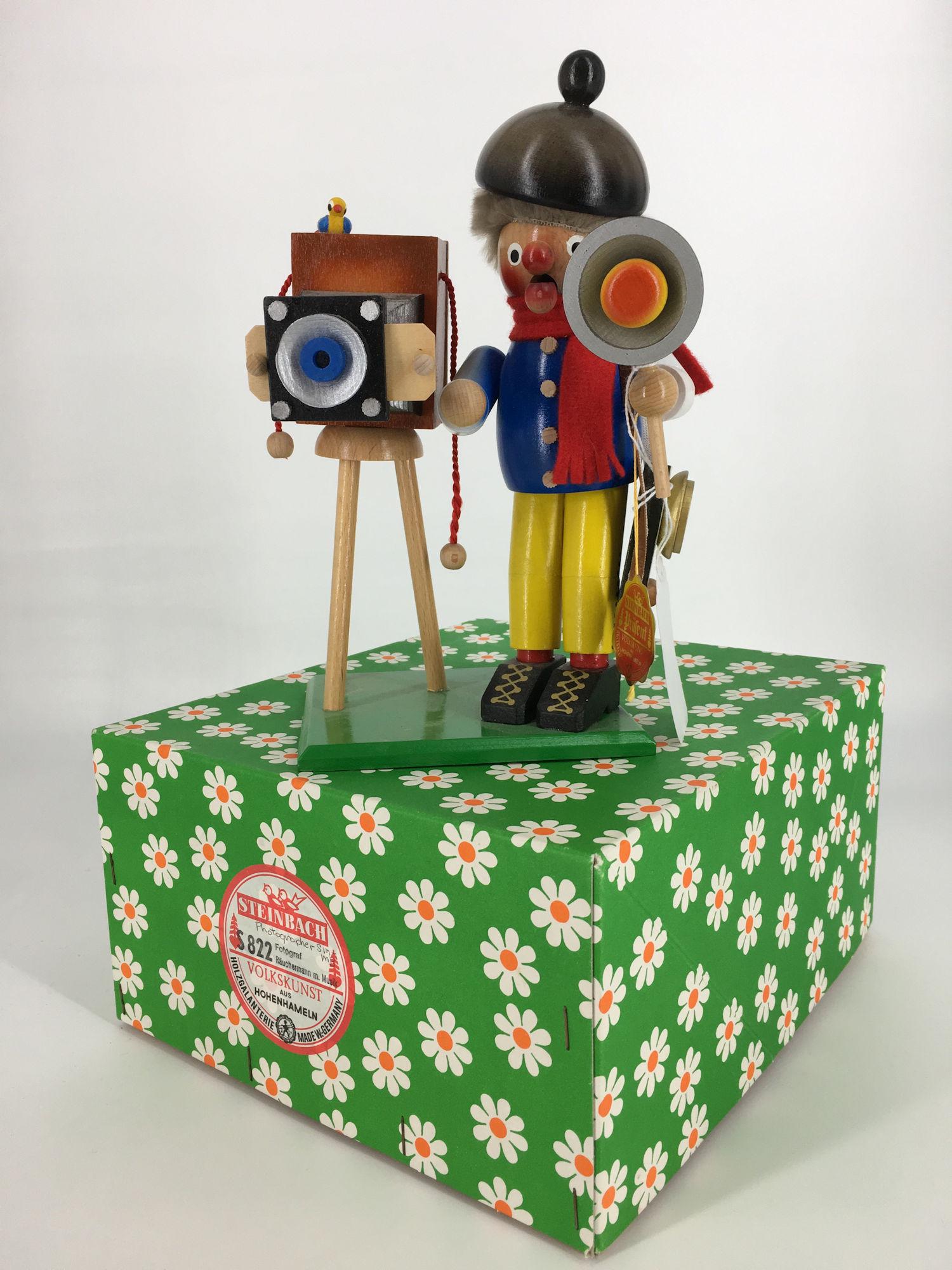 9.5" STEINBACH PHOTOGRAPHER SMOKER WITH MUSIC BOX (1 of 3)