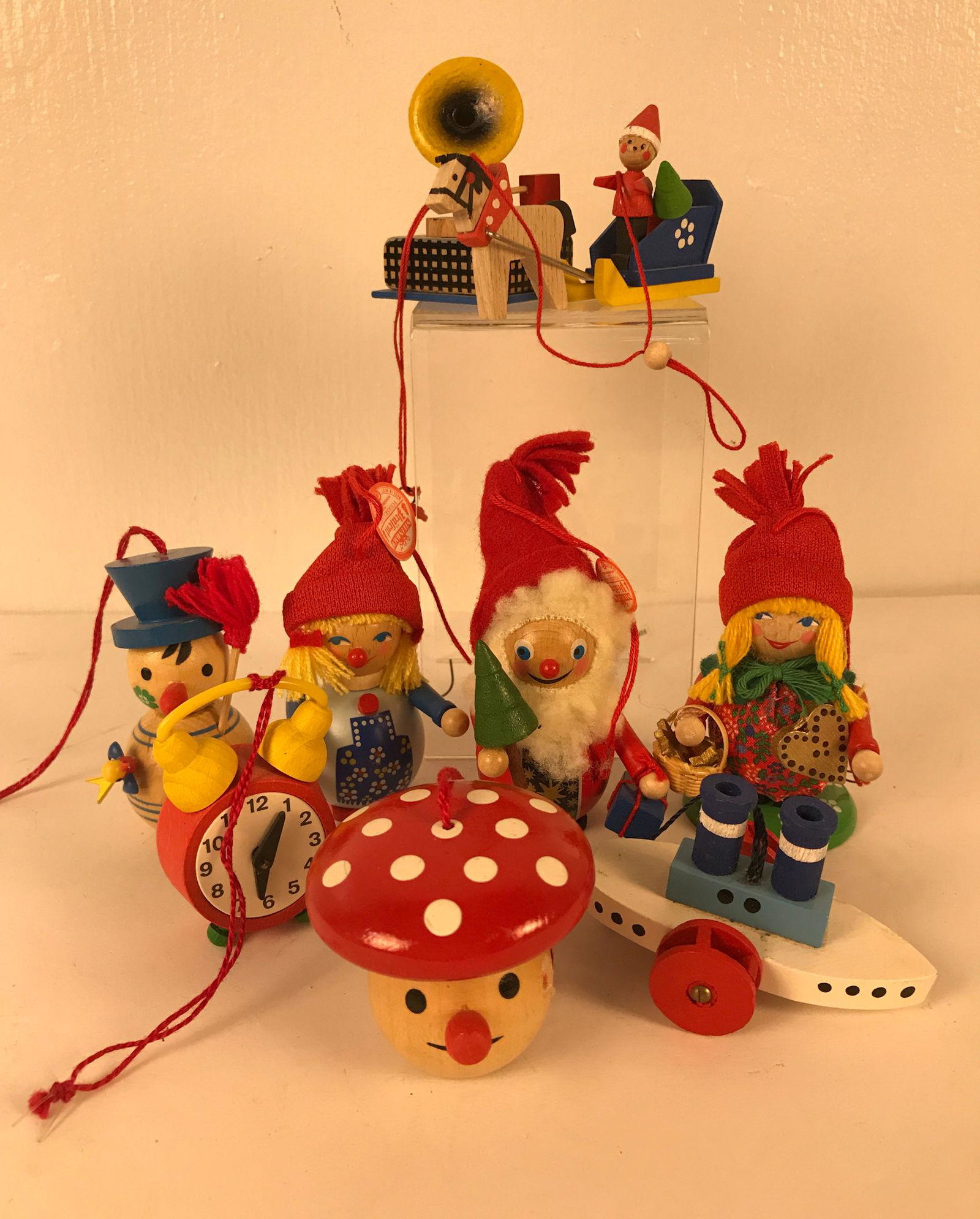 BOX LOT CHRISTMAS INCLUDING 9 STEINBACH WOODEN: BOX LOT CHRISTMAS INCLUDING 9 STEINBACH WOODEN ORNAMENTS. ALL MARKED. LARGEST IS 3.5"