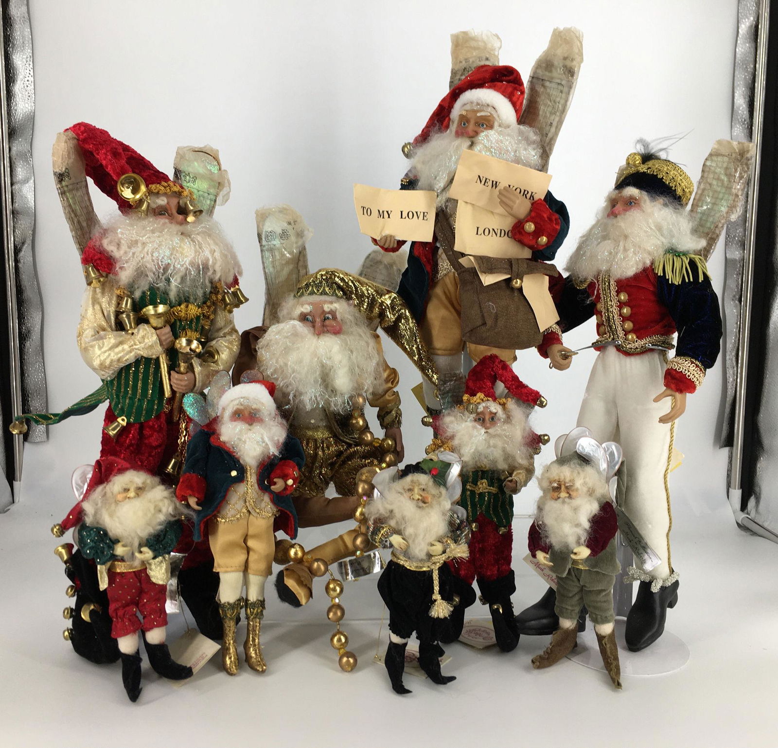 BOX LOT CHRISTMAS INCLUDING 9 MARK ROBERTS SANTAS. (1 of 1)
