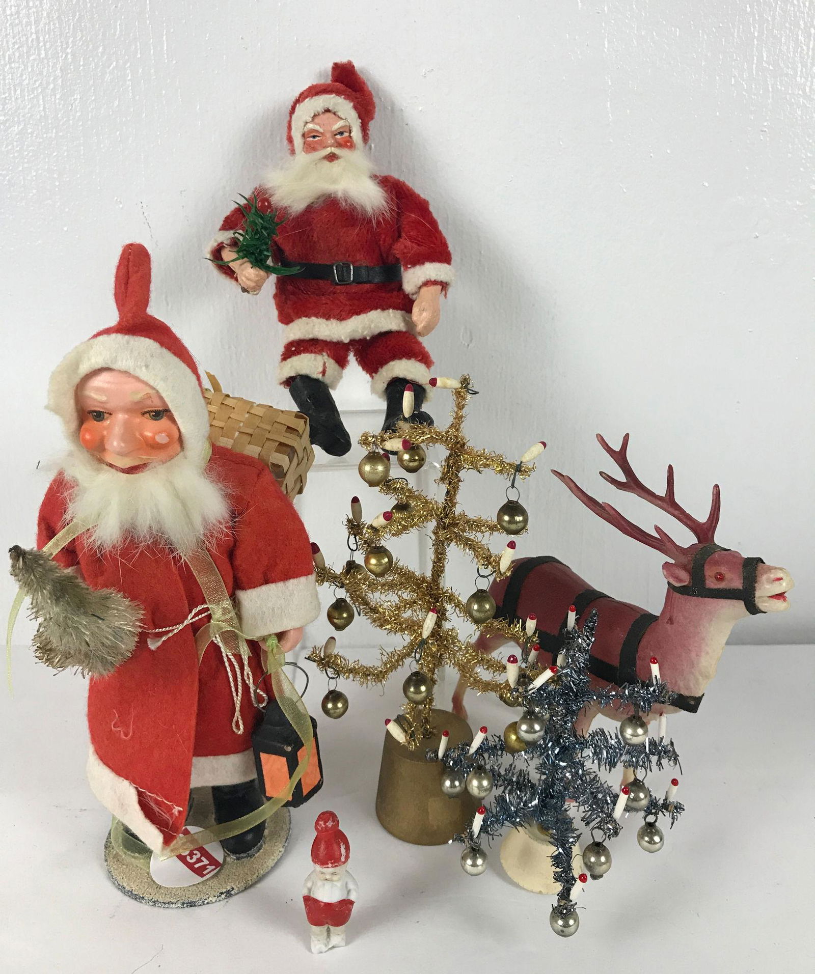 BOX LOT CHRISTMAS INCLUDING VINTAGE DECOR RANGING FROM (1 of 1)