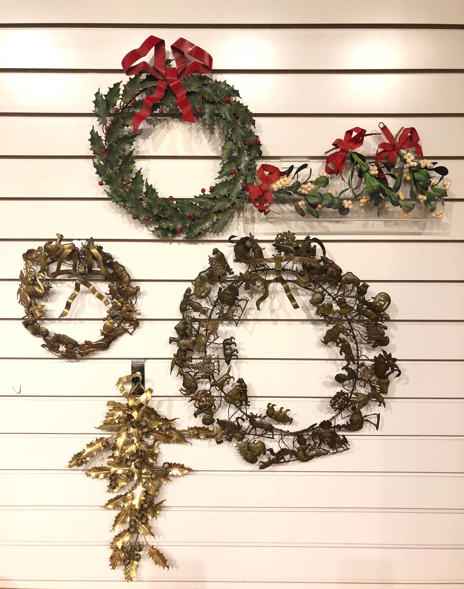 BOX LOT CHRISTMAS INCLUDING METAL WREATHS AND (1 of 1)
