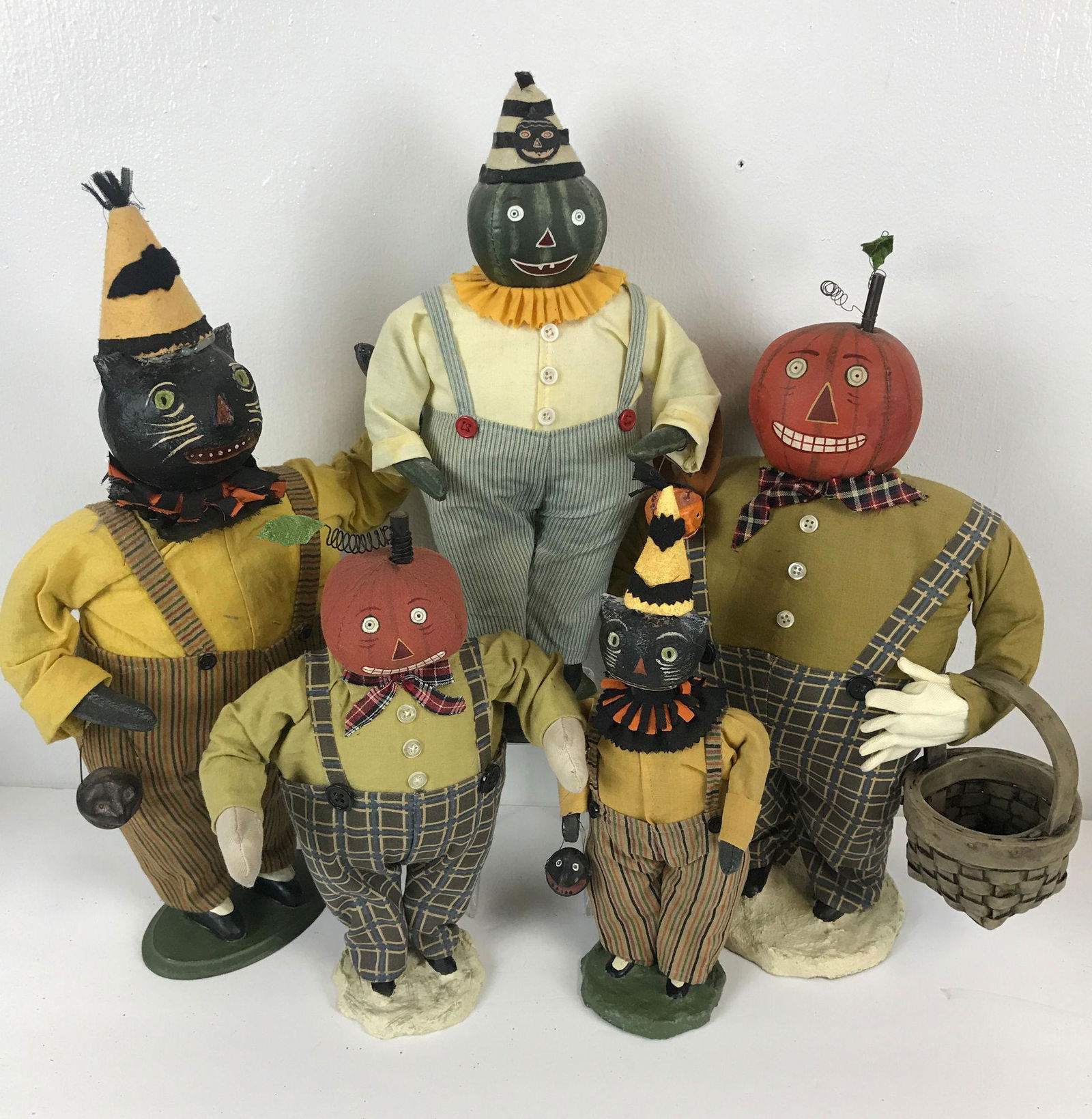 BOX LOT HALLOWEEN INCLUDING 5 CLOTH FIGURINES 12" TO (1 of 1)