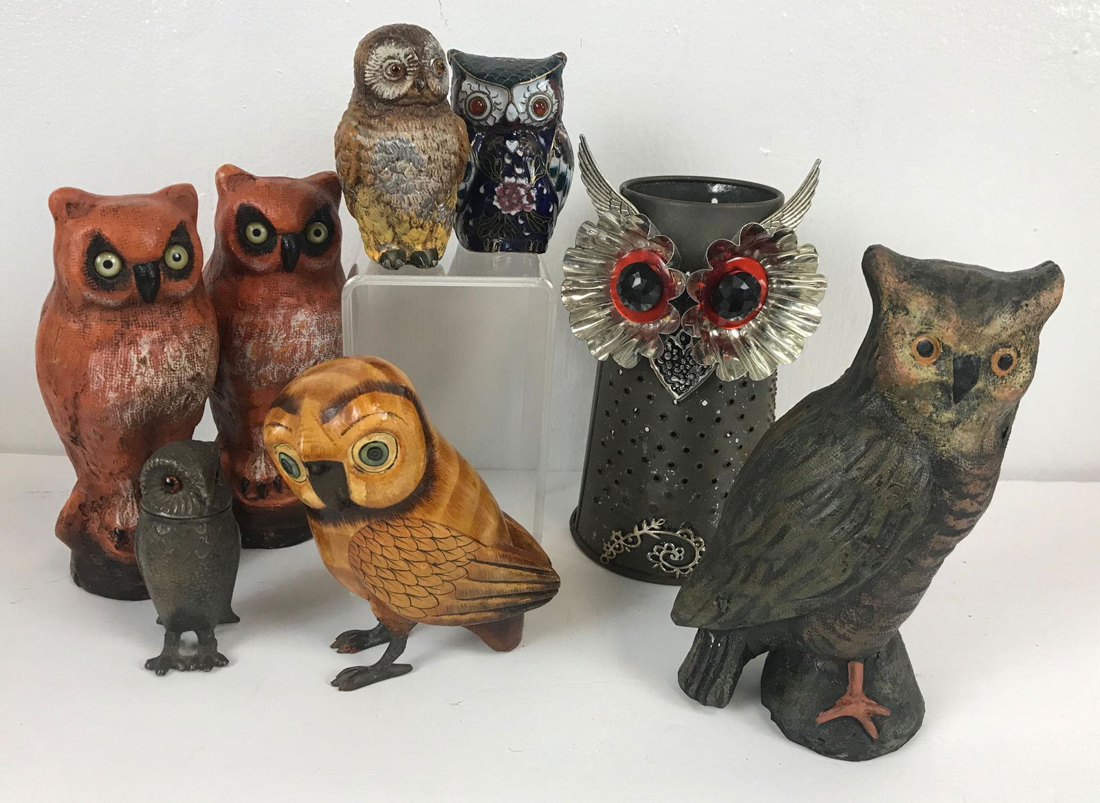 BOX LOT HALLOWEEN INCLUDING 8-  DECORATIVE OWLS 3" TO (1 of 2)