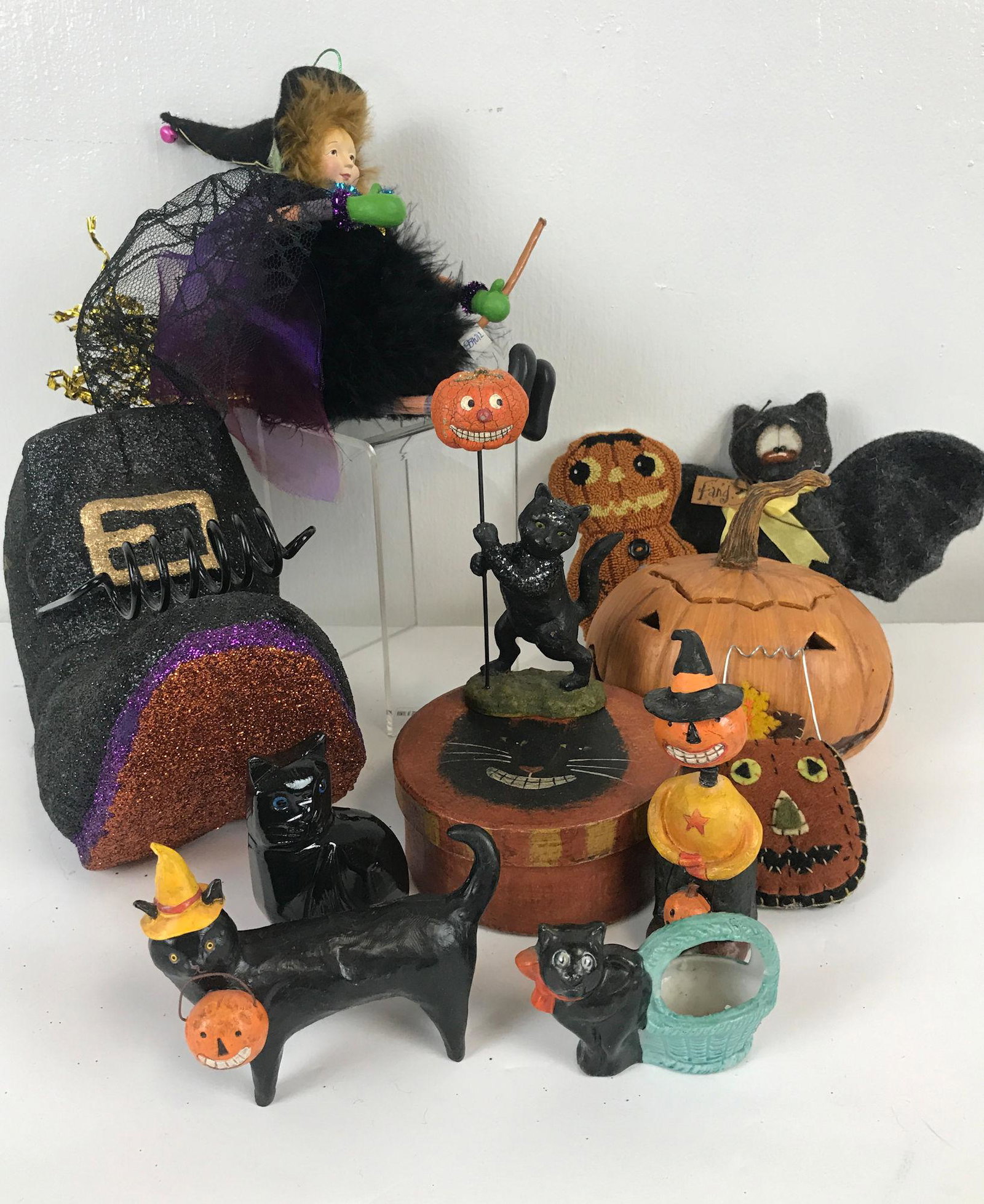 BOX LOT HALLOWEEN INCLUDING 6" FEATHERED FAIRY WITCH: BOX LOT HALLOWEEN INCLUDING 6" FEATHERED FAIRY WITCH ORNAMENT