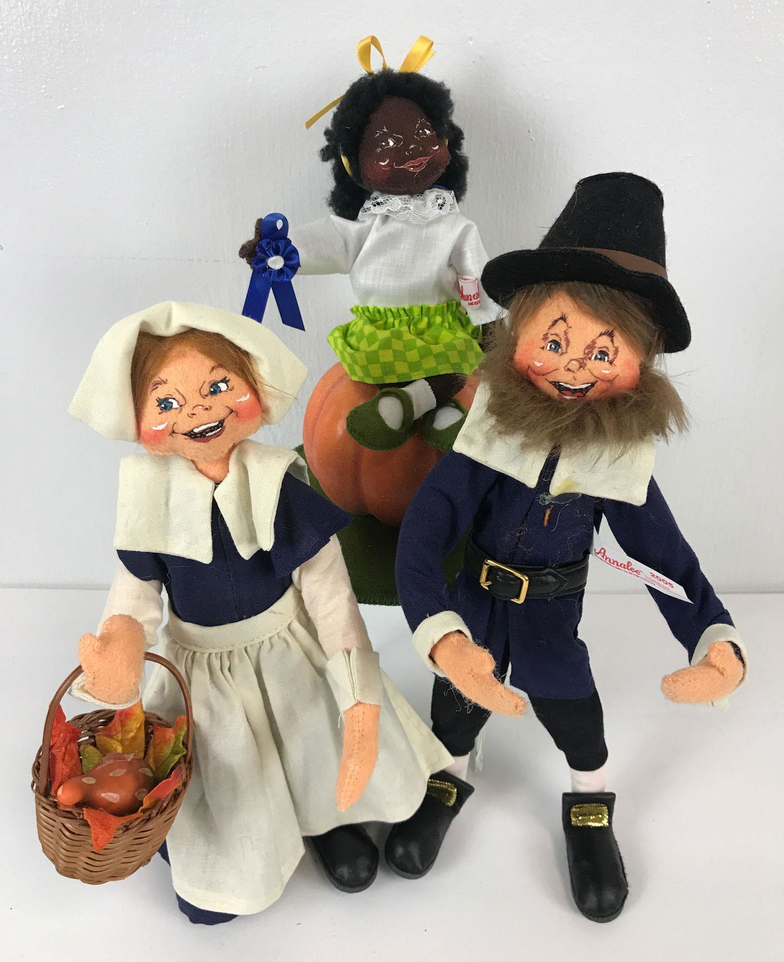 BOX LOT THANKSGIVING INCLUDING 3 ANNALEE DOLLS. (1 of 1)