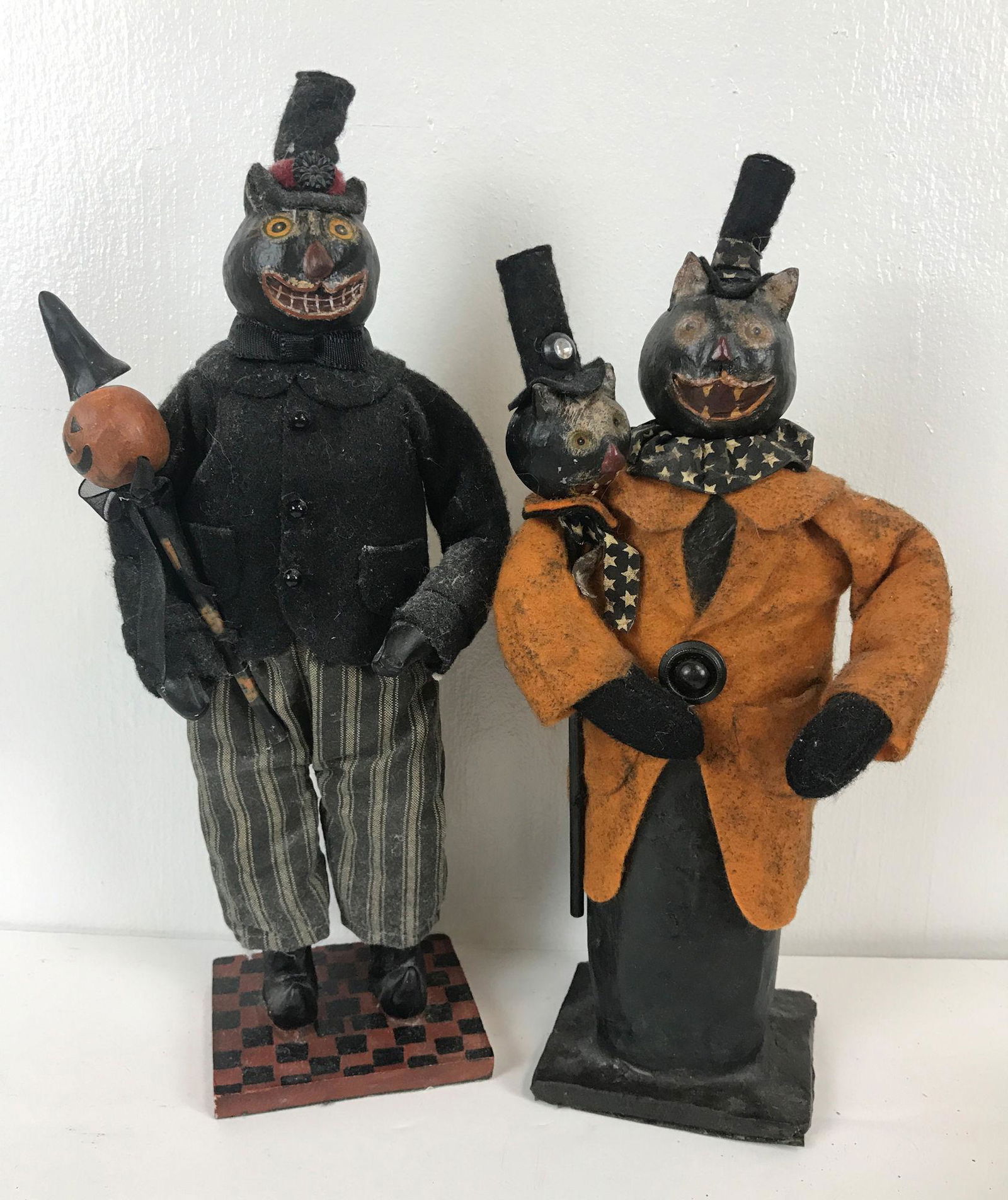 BOX LOT HALLOWEEN INCLUDING 2 - 13.5" CLOTH AND WOOD (1 of 1)