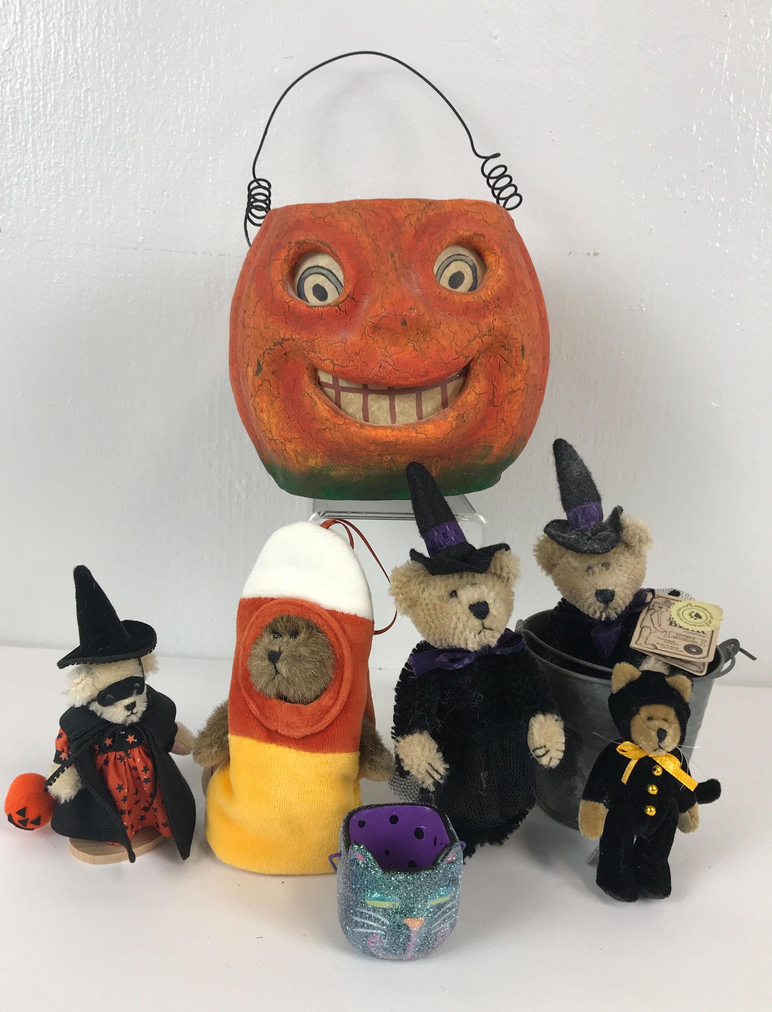BOX LOT HALLOWEEN INCLUDING 3.5" MUFFY VANDERBEAR (1 of 1)