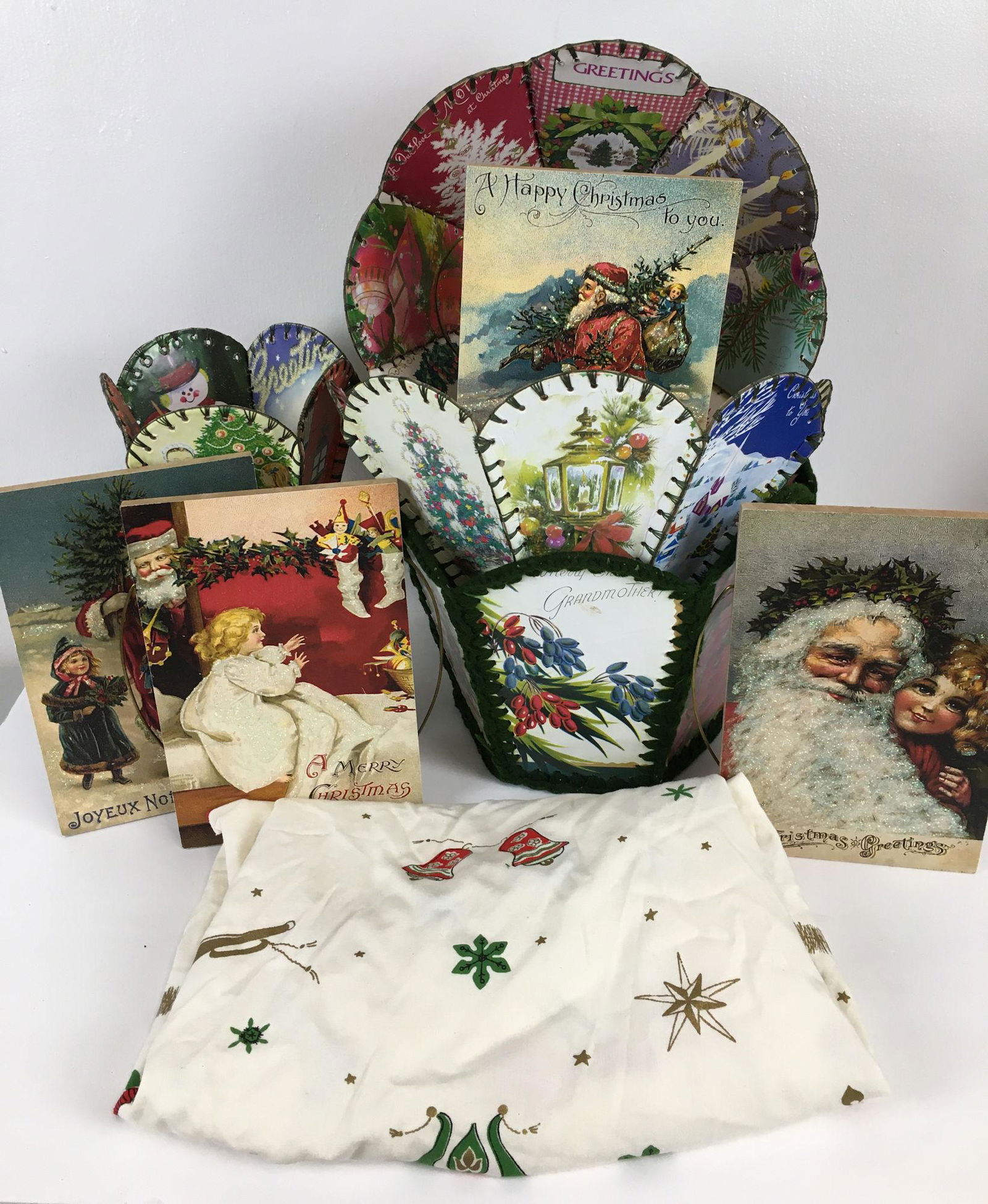 BOX LOT CHRISTMAS INCLUDING 4 CONTAINERS MADE FROM (1 of 1)