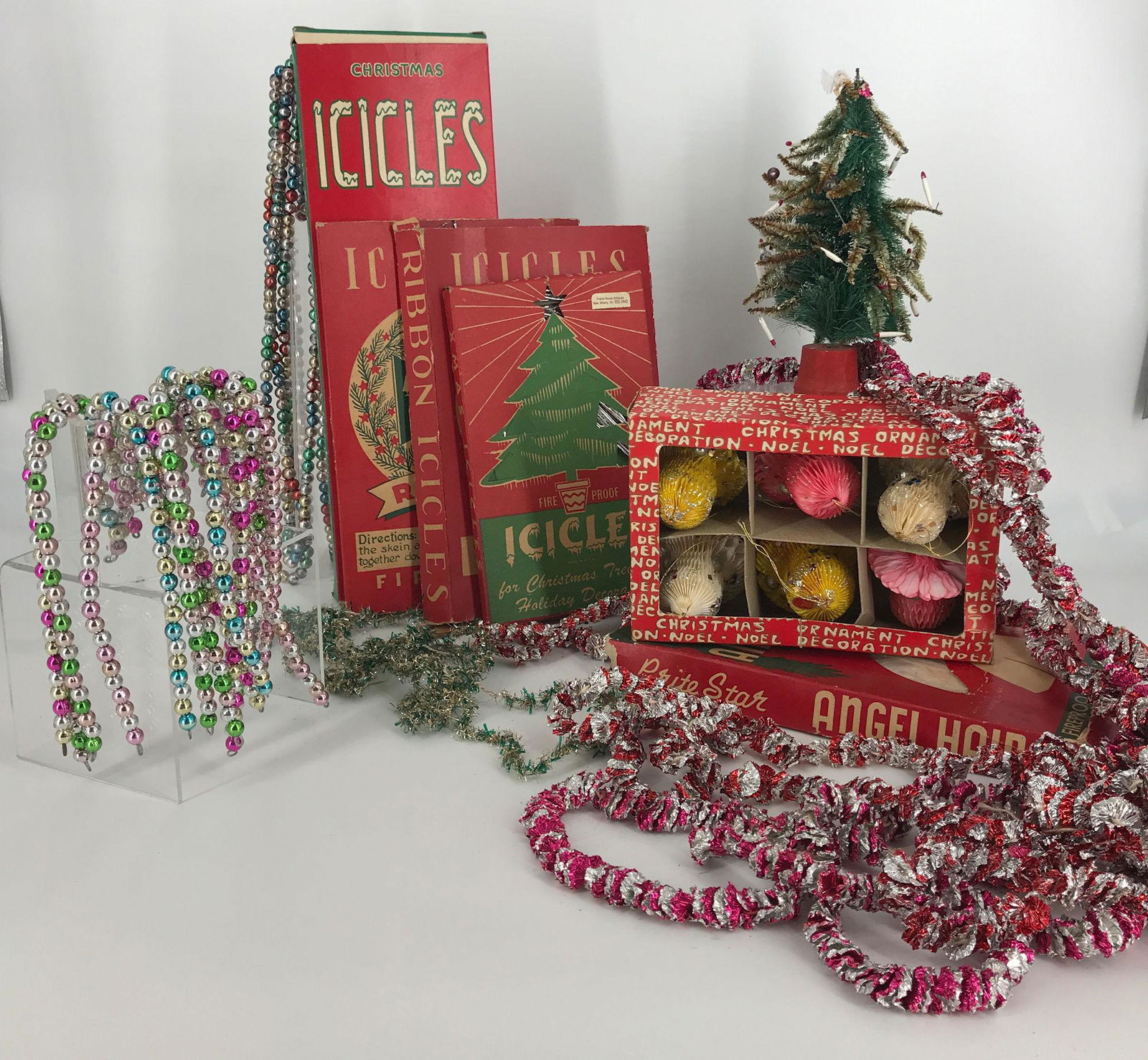 BOX LOT CHRISTMAS INCLUDING VINTAGE CHRISTMAS ICICLES, (1 of 1)