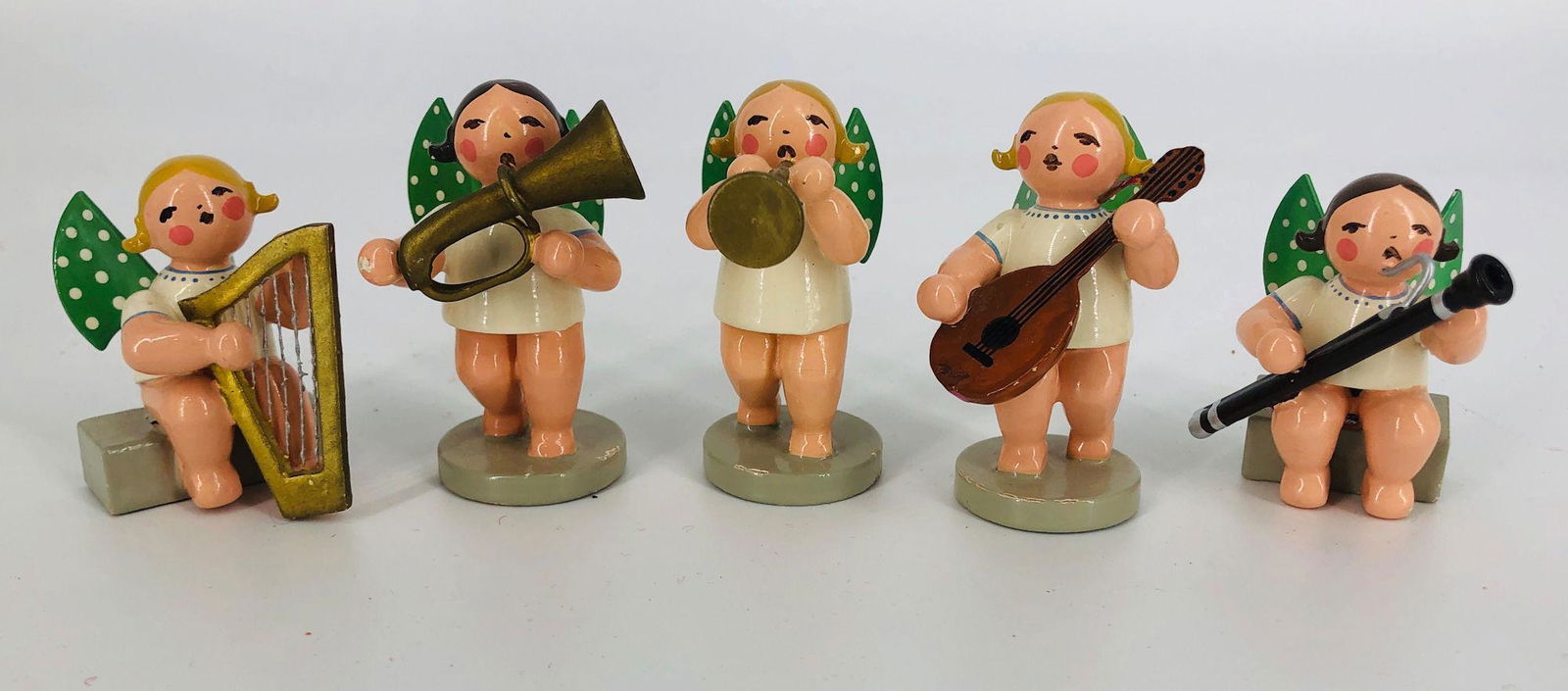 BOX LOT CHRISTMAS INCLUDING 5 PIECE WOODEN ANGEL BAND (1 of 2)