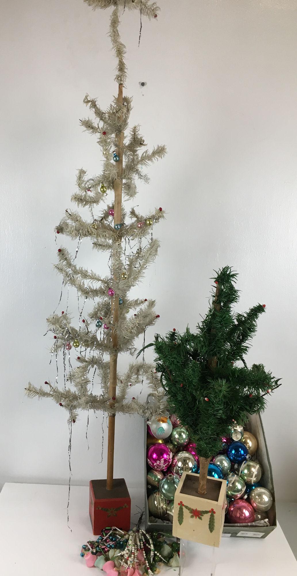 BOX LOT CHRISTMAS INCLUDING A GREEN 2' FEATHER TREE AND (1 of 1)