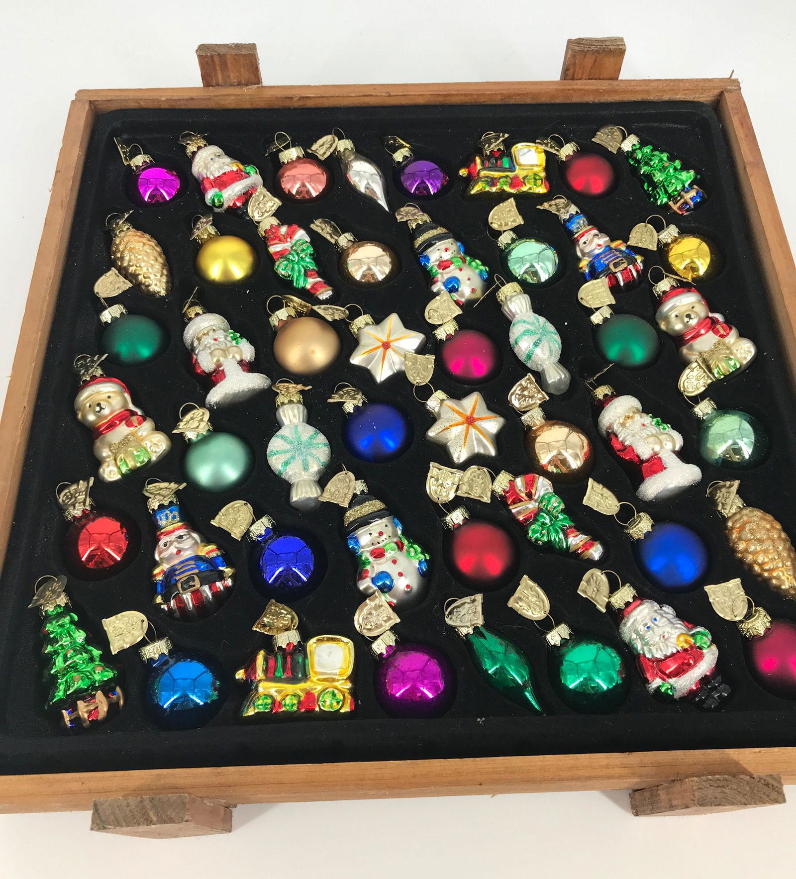 2003 COLLECTION OF THOMAS PACCONI CLASSICS OF MINIATURE (1 of 1)