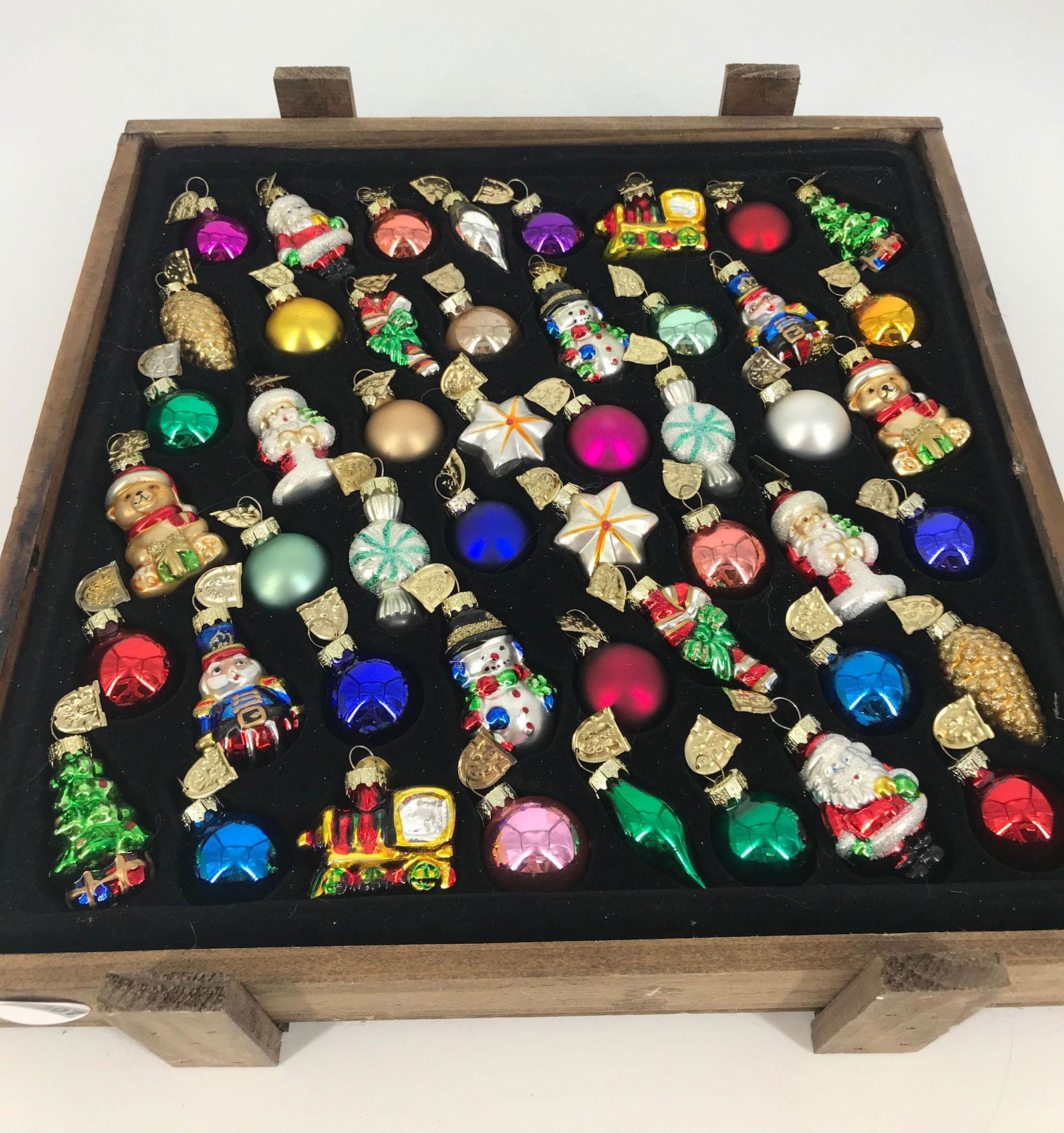 2003 COLLECTION OF THOMAS PACCONI CLASSICS OF MINIATURE (1 of 1)